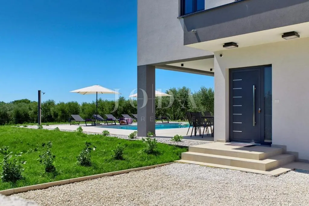 marčana, okolica, moderna villa okružena prirodom - slika 9