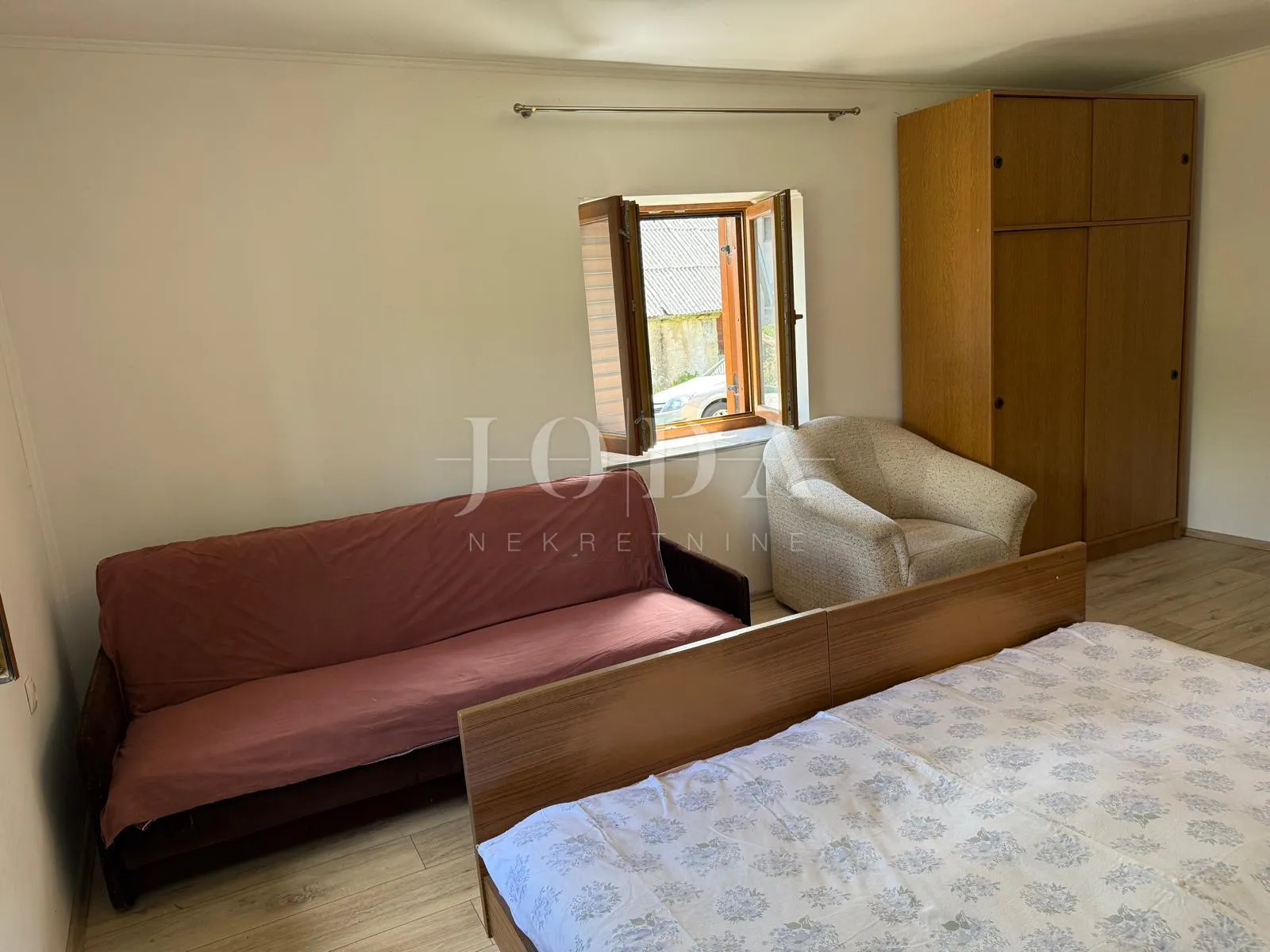 samostojeća prizemnica na mirnoj lokaciji s dodatnim objektom od 20 m² - slika 16
