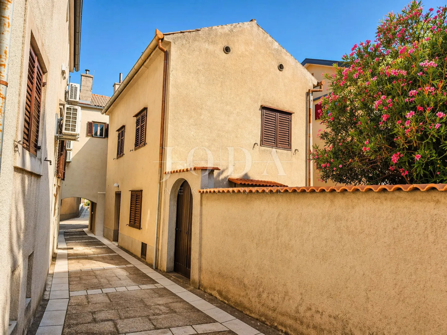 SENJ, kuća sa okućnicom u centru grada