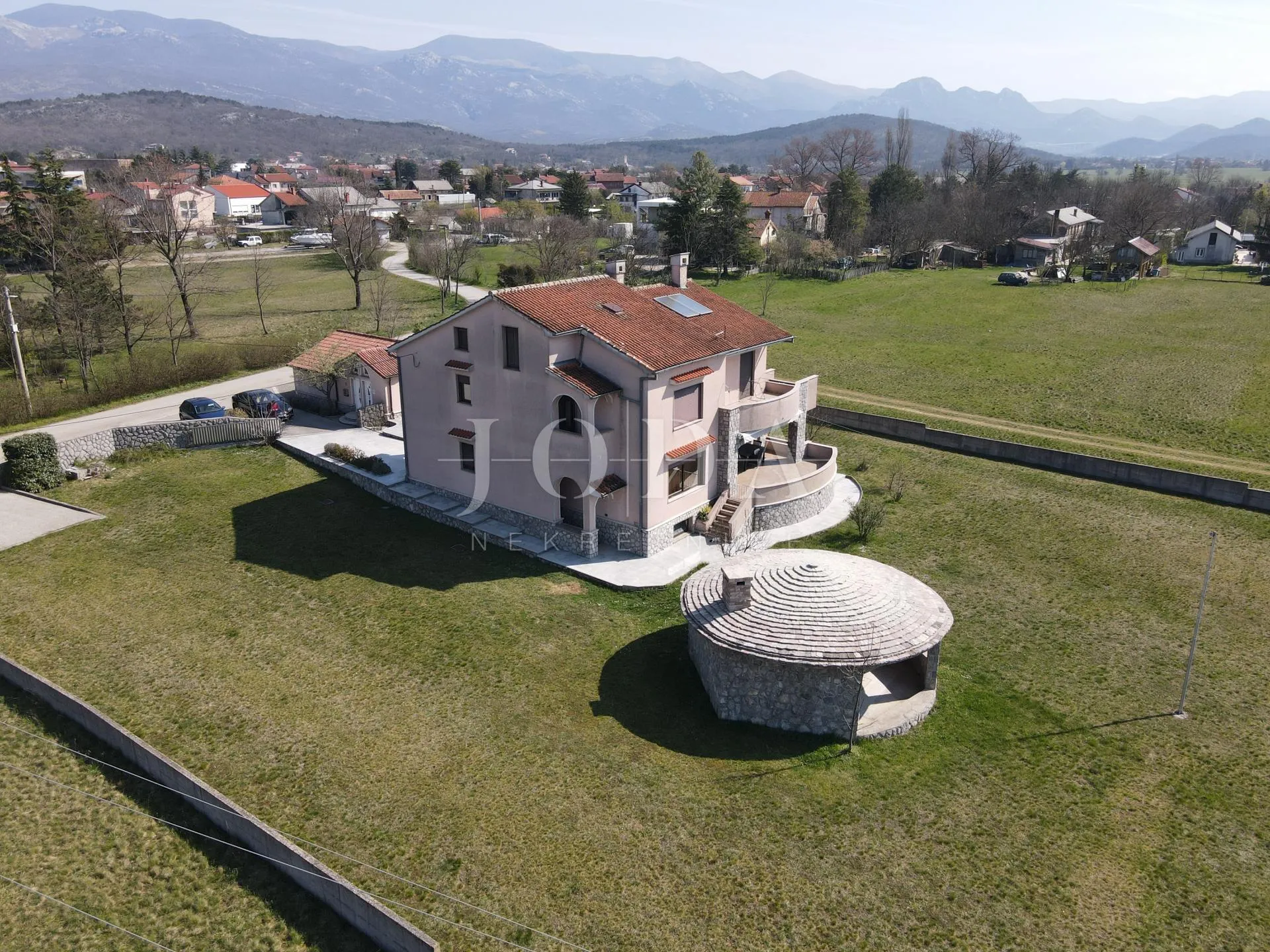 grobnik,samostojeća kuća sa poslovnim prostorom na velikoj okućnici - slika 2