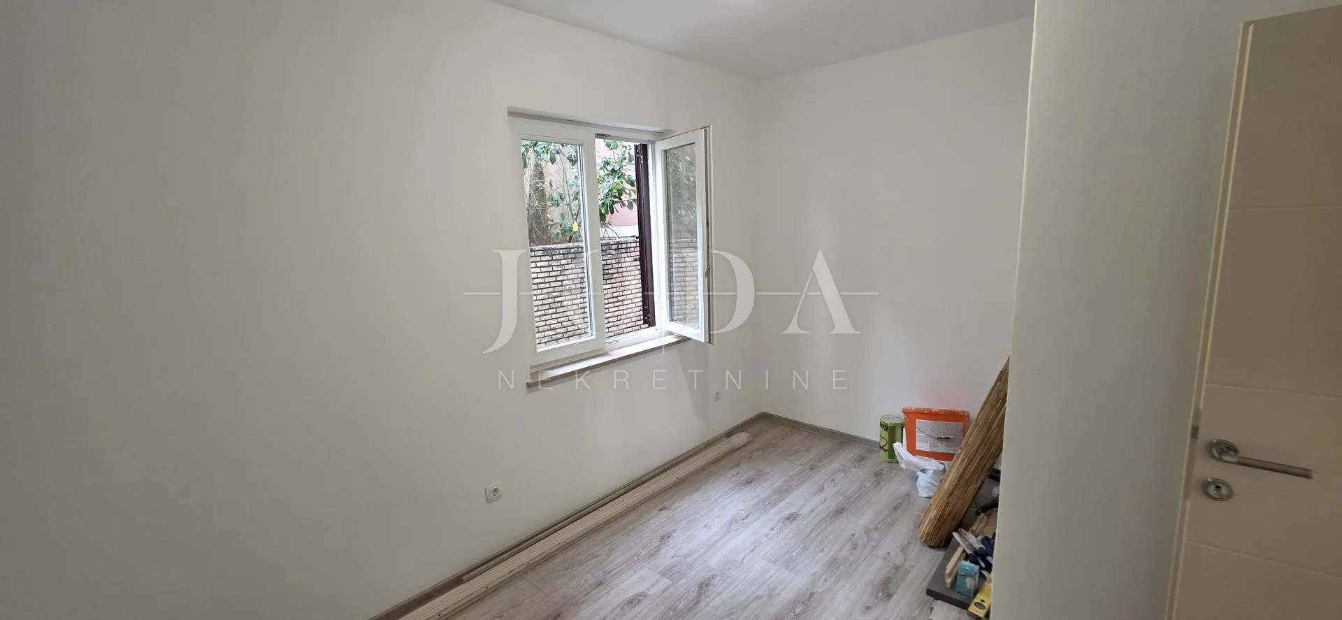 renoviran trosoban stan s dvorištem i pogledom na more – crikvenica, 52 m² - slika 13