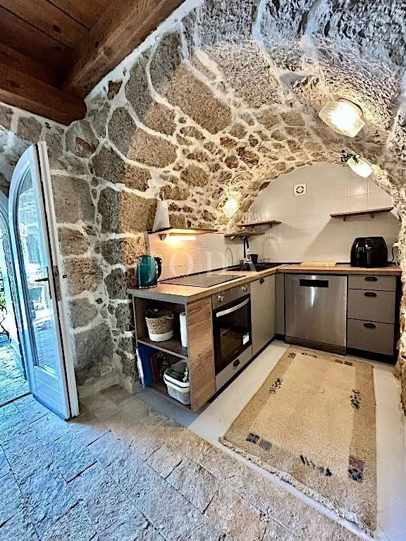 grižane imanje sa dvije kamene kuće i zemljištem - slika 20