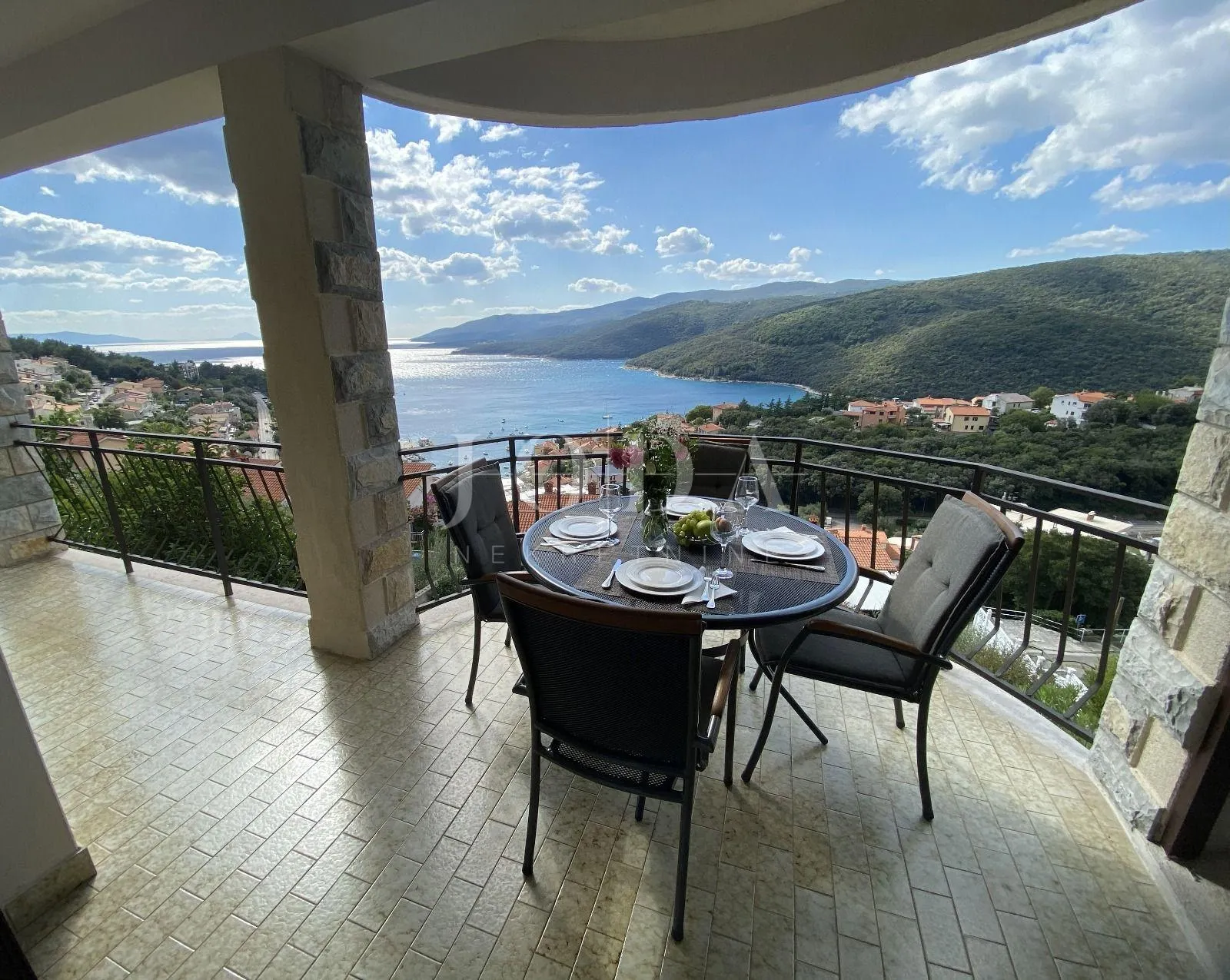 rabac, kuća sa četiri stambene jedinice, te predivnim pogledom na more - slika 59