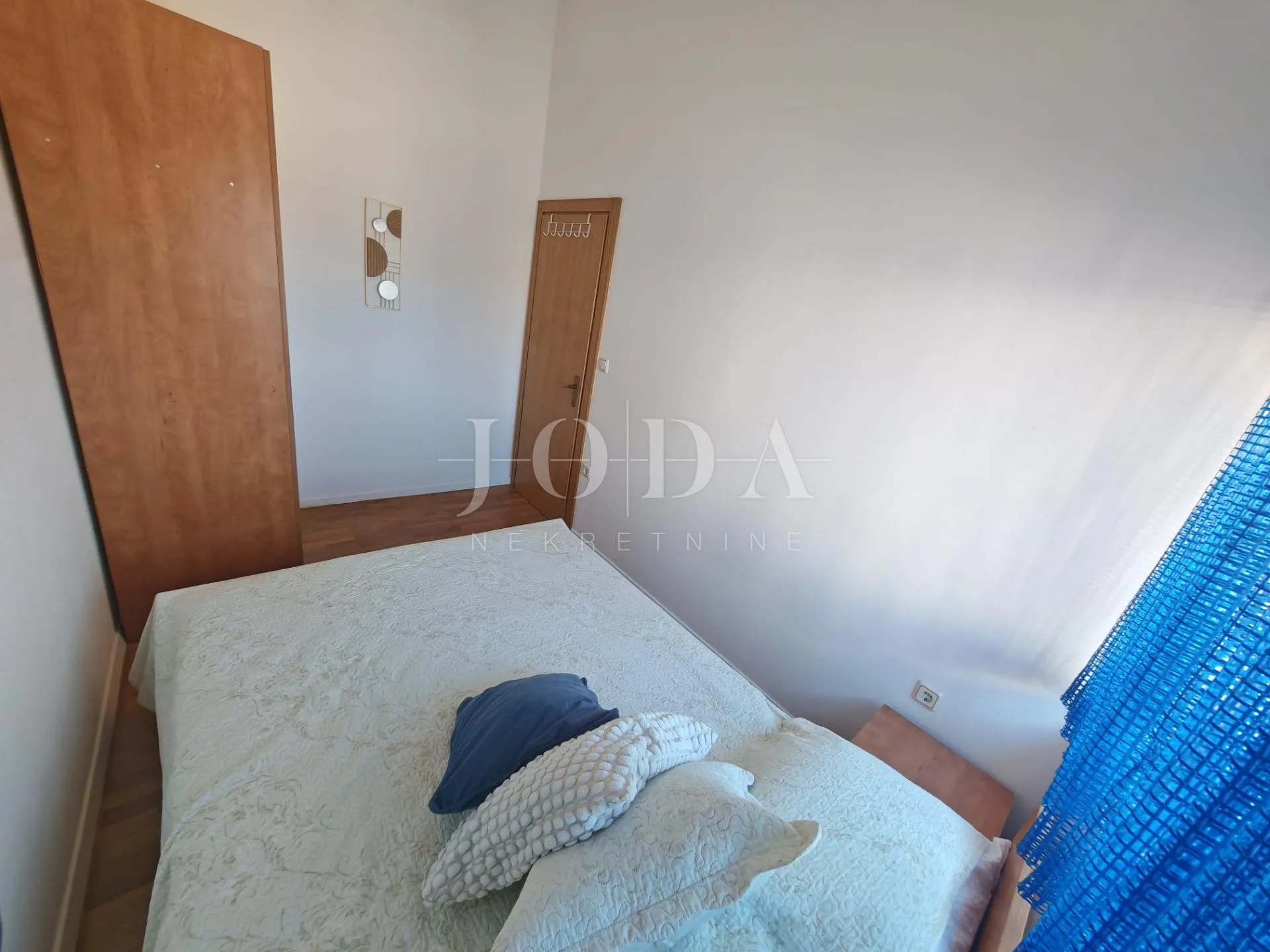 etaža sa dva stana 200m od mora - slika 21