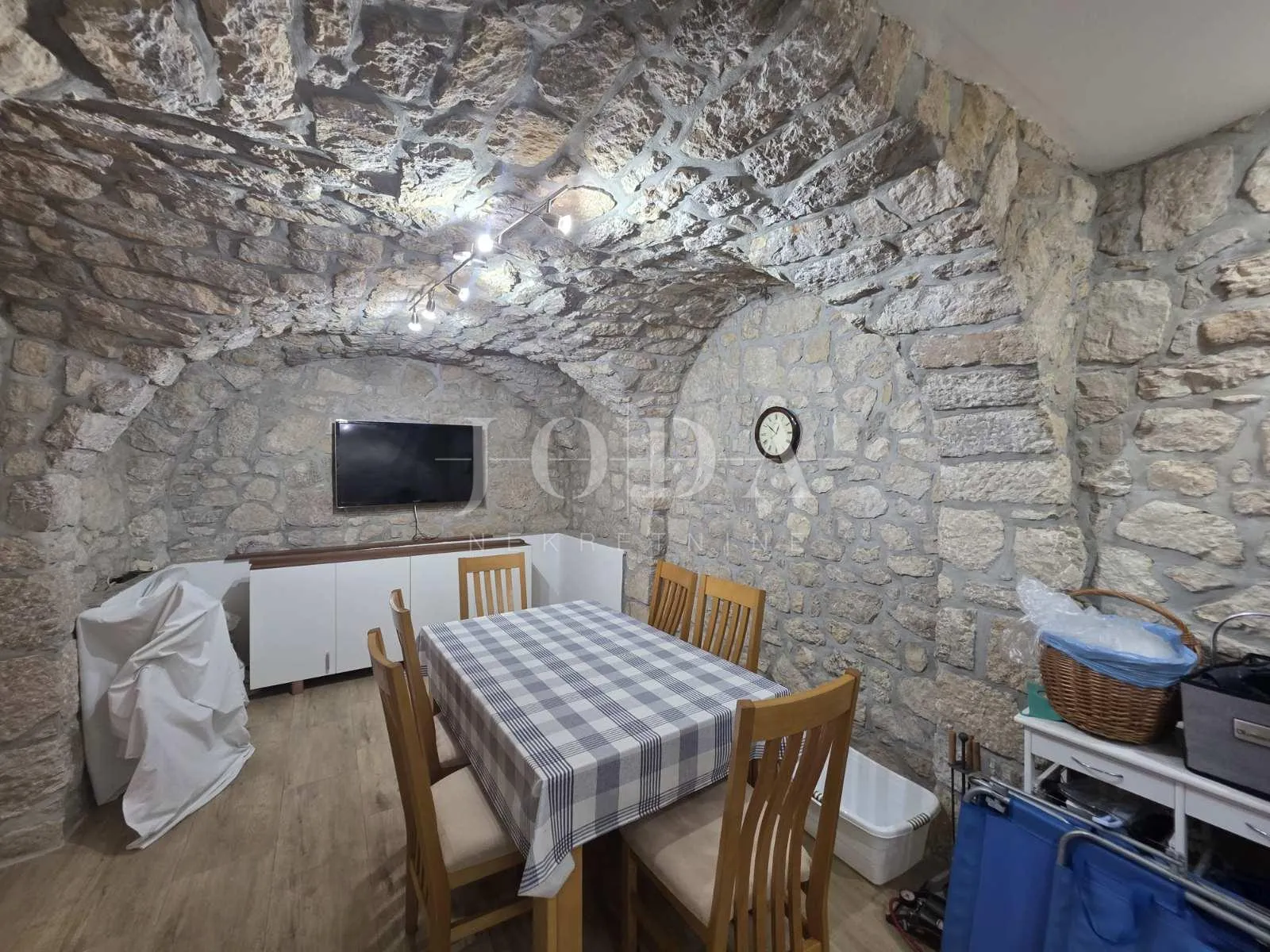 crikvenica, zaleđe, kuća sa tri stambne jedinice i garažom - slika 9