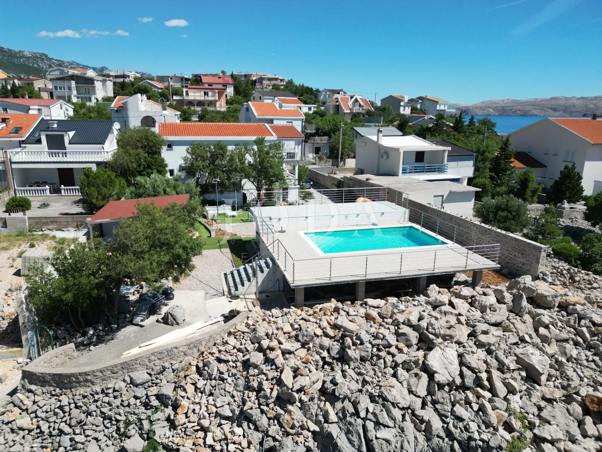 cesarica kuća sa 6 apartmana 1.red do mora - slika 15