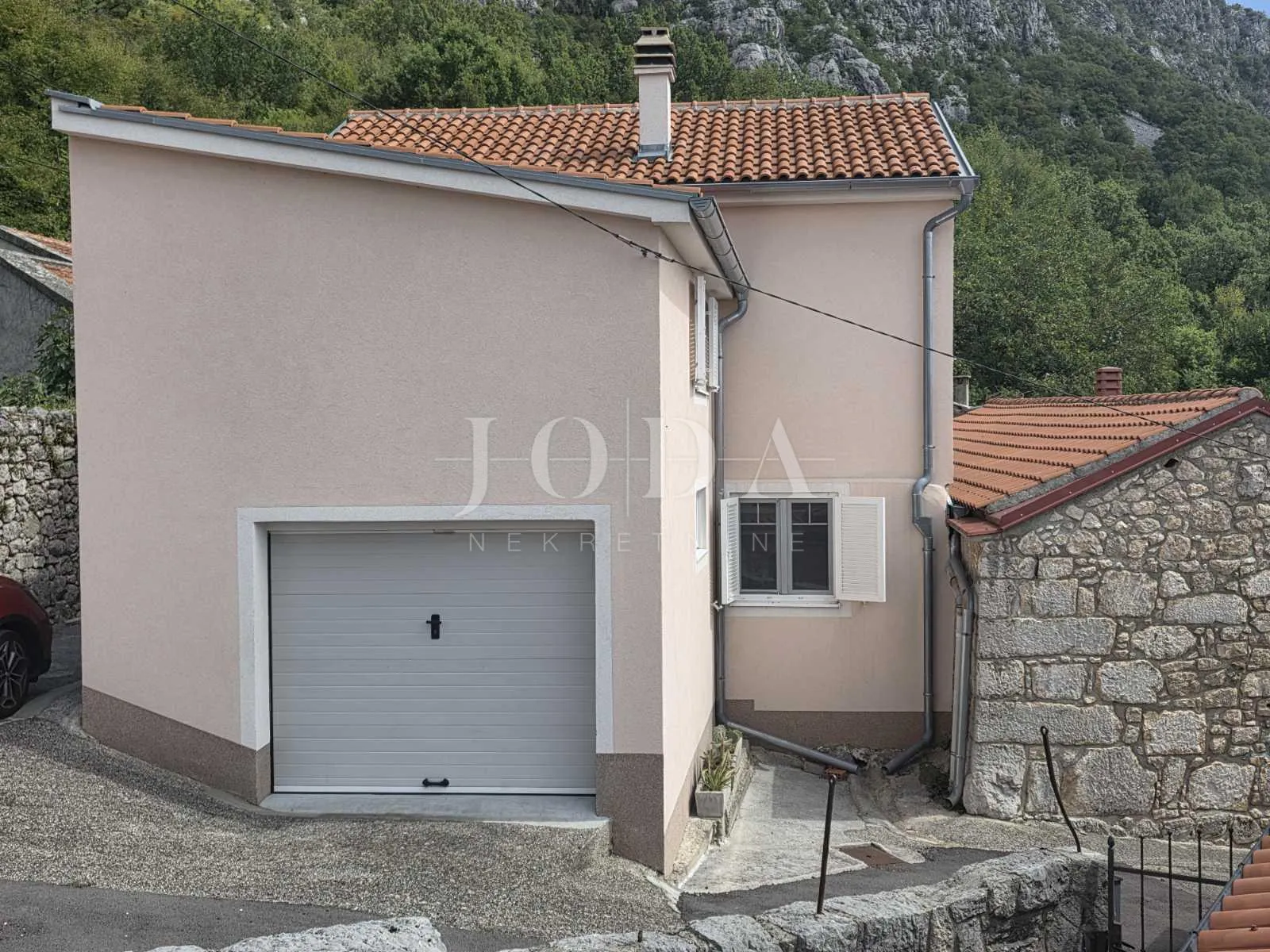 crikvenica, zaleđe, kuća sa tri stambne jedinice i garažom - slika 4
