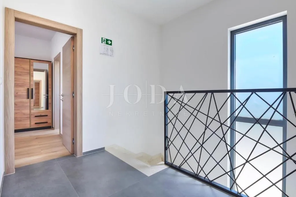 marčana, okolica, moderna villa okružena prirodom - slika 34