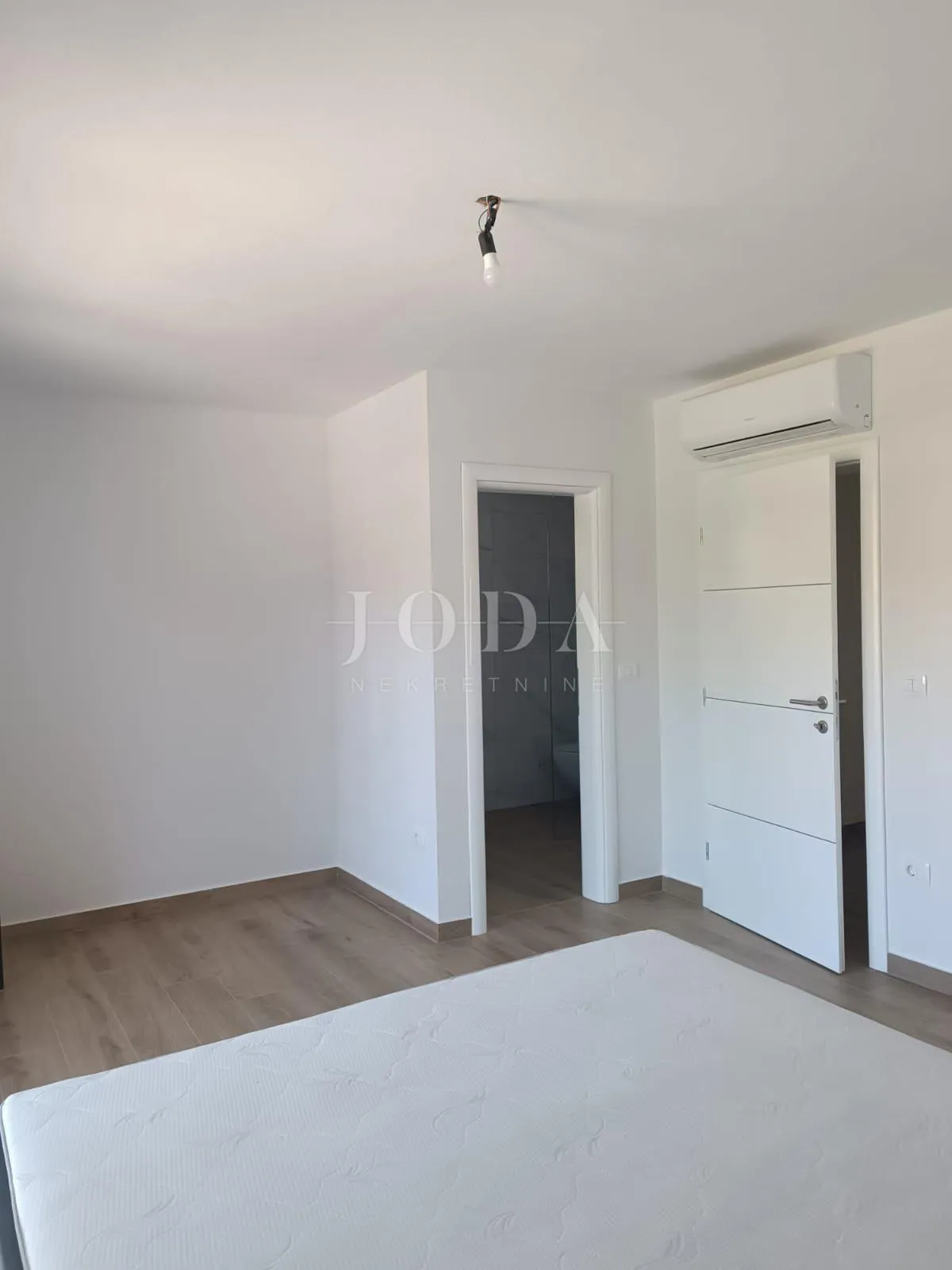 popust novogradnja kuća sa bazenom,novigrad okolica - slika 18