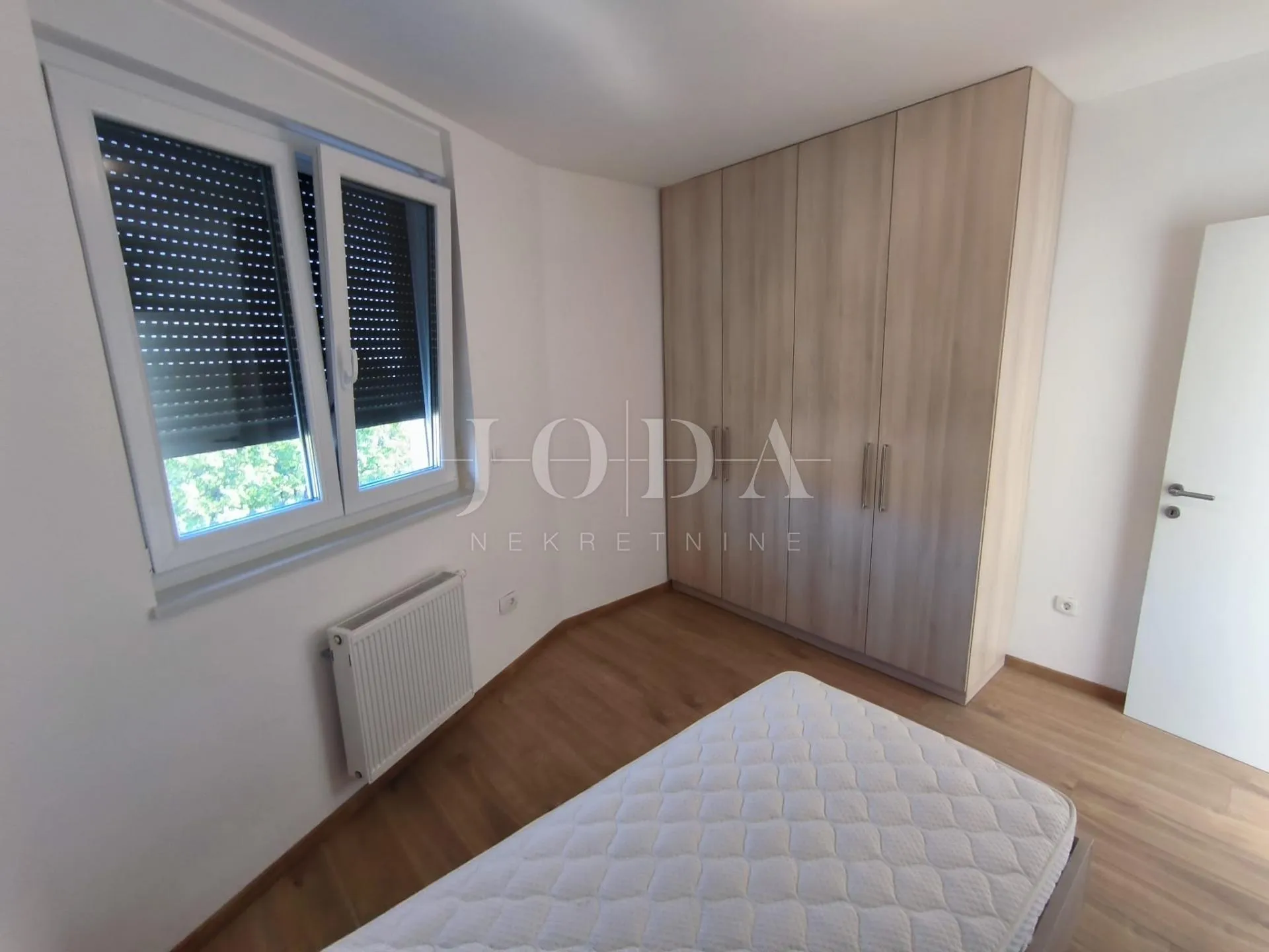 srdoči, trosobni stan sa dnevnim boravkom, garažom i parkirnim mjestom - slika 15