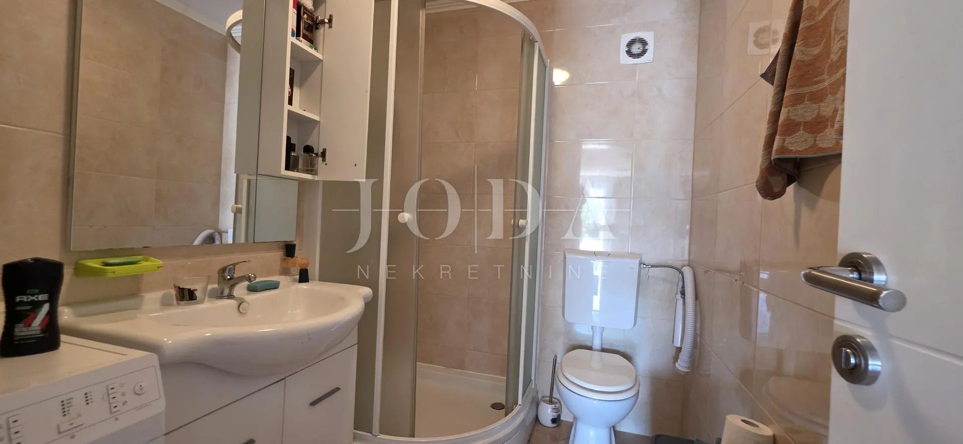 prizemni apartman s okućnicom i 2 parkirna mjesta - slika 4