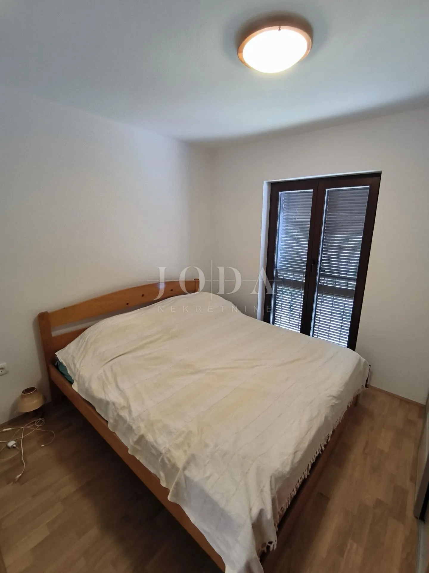 kuća sa aprtmanima i bazenom - slika 66
