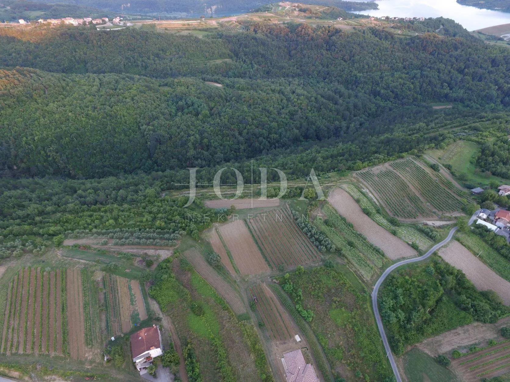 atraktivno zemljište na mirnoj lokaciji - slika 2