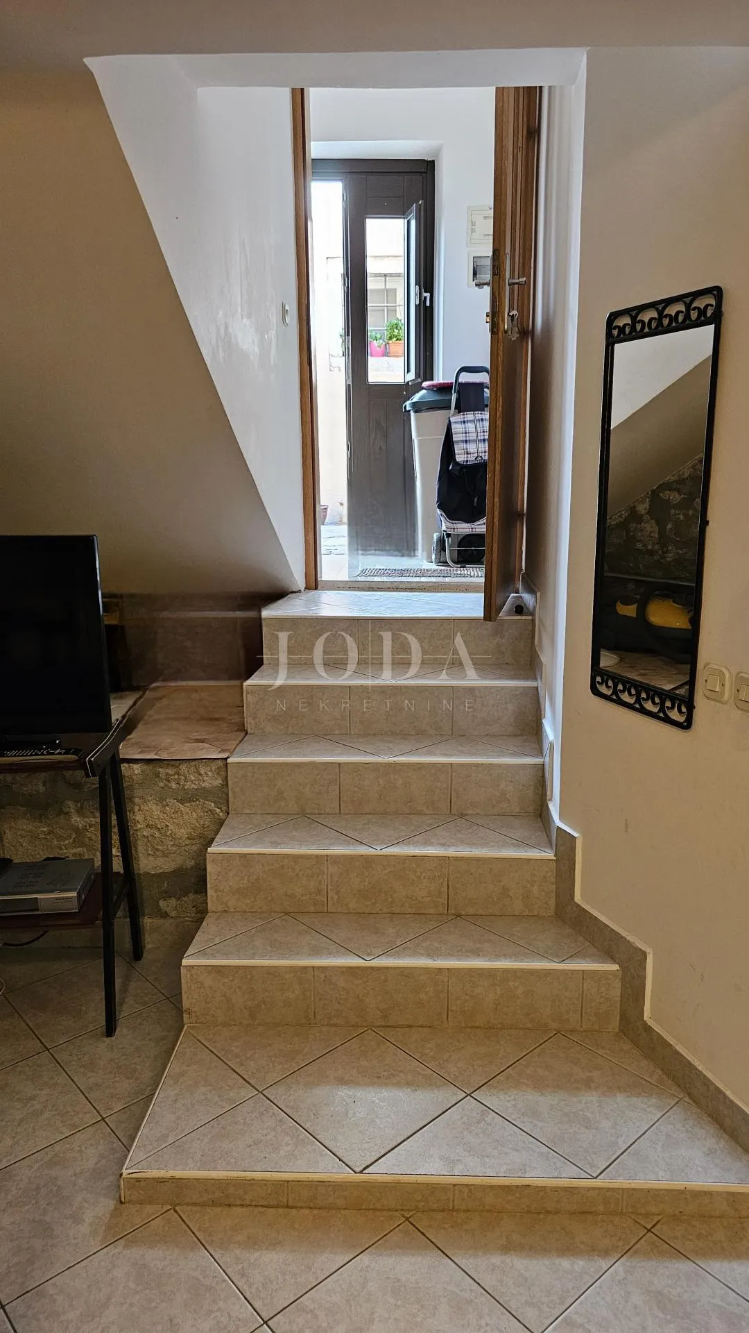 kuća u nizu sa 4 apartmana i balkonom,vrsar centar - slika 7