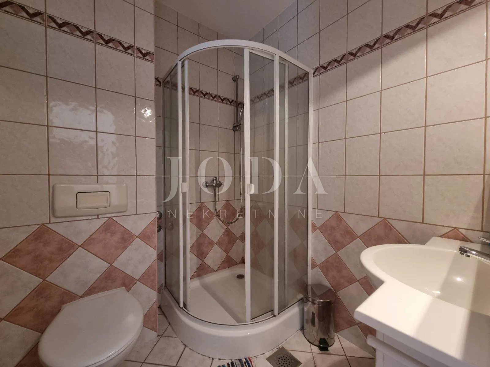 crikvenica, dvije kuće sa osam apartmana - slika 14