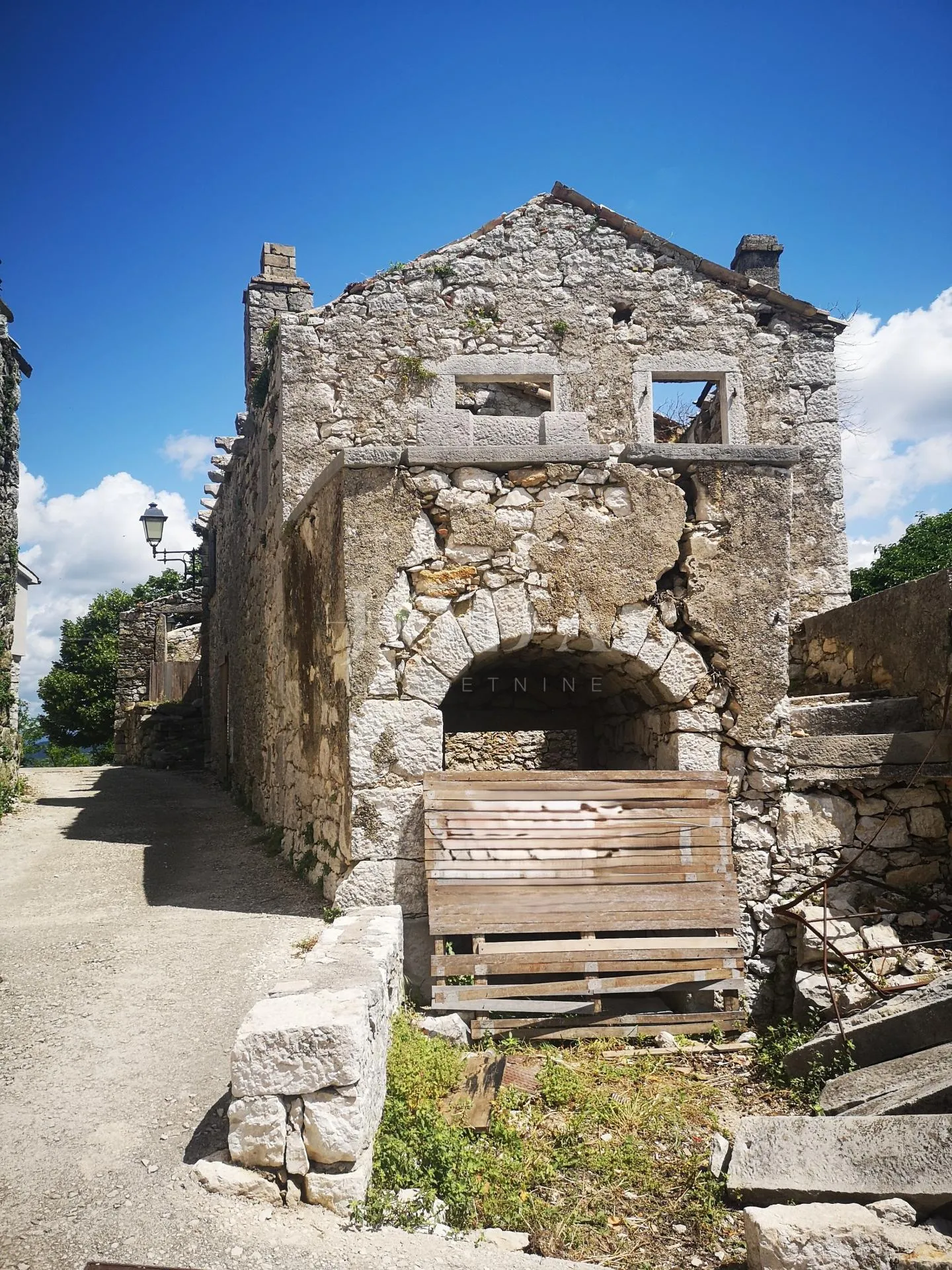 tri kamene kuće u nizu za adaptaciju sa prekrasnim pogledom,pićan - slika 2