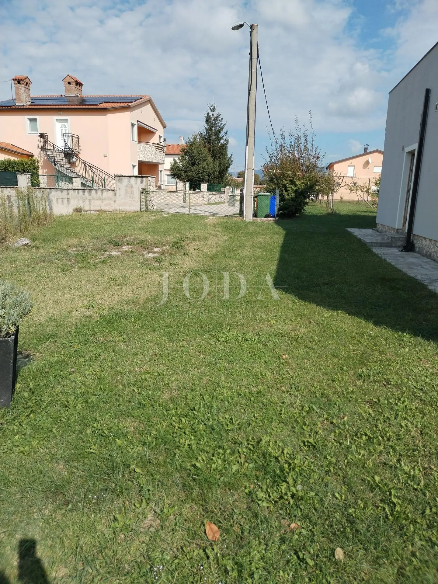 labin, okolica, kuća s dva stana i poslovnim prostorom - slika 35