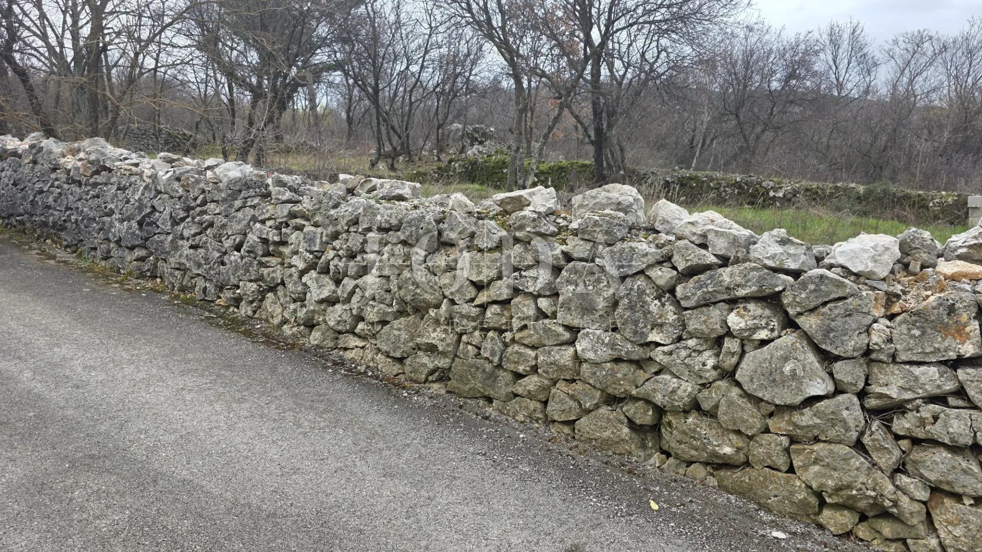 hreljin teren sa panoramskim pogledom - slika 7