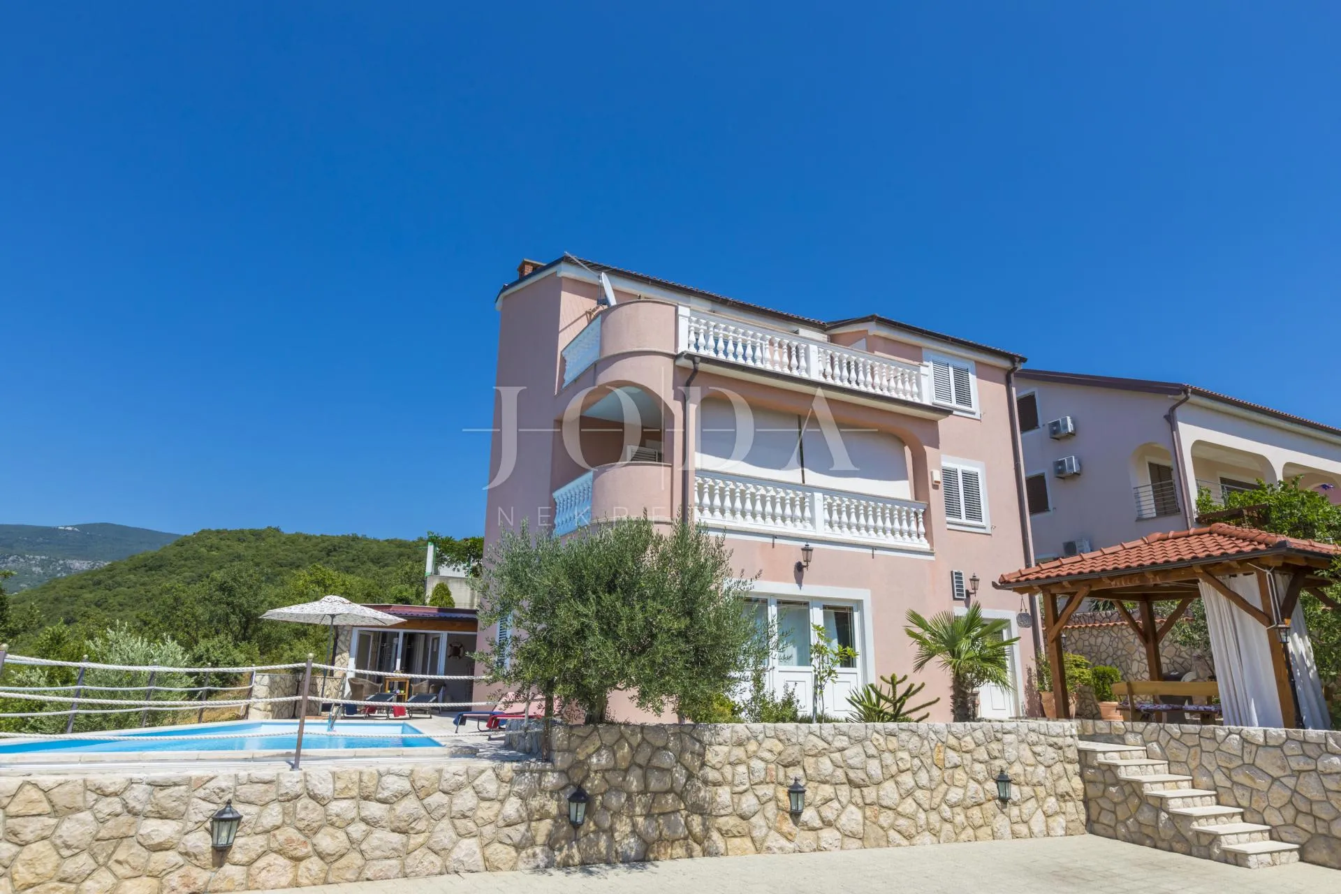 crikvenica, kuća sa tri stambene jedinice i bazenom - slika 65