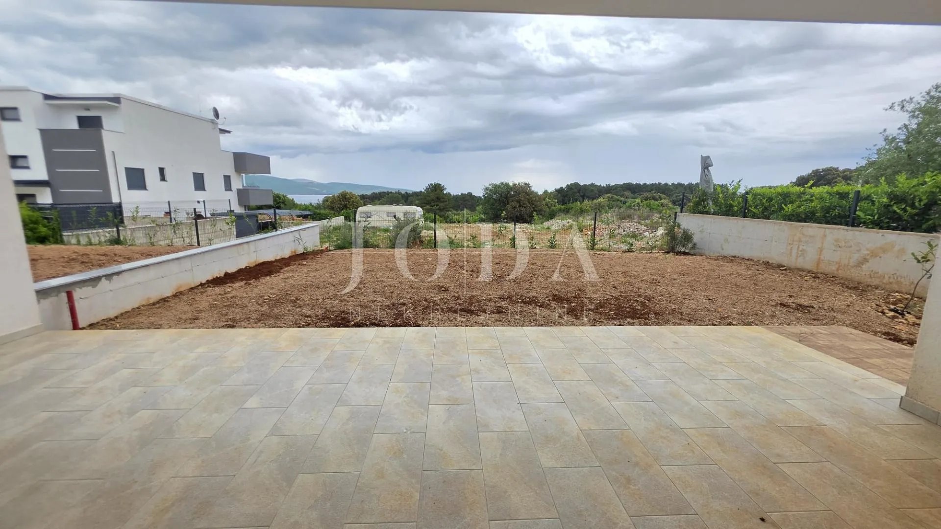 krk dvoetažni stan u novogradnji blizu mora - slika 21