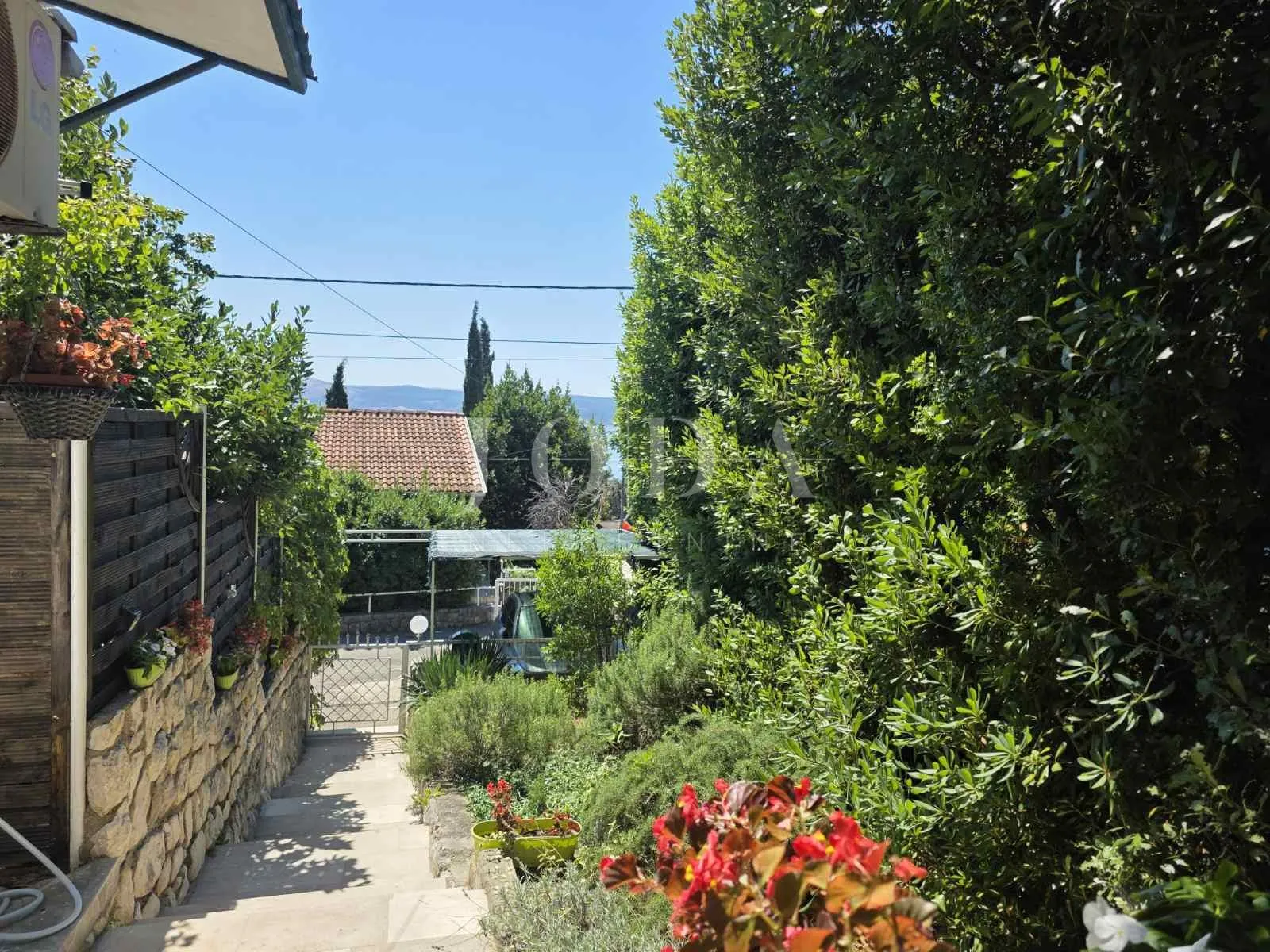 novi vinodolski, bribirska obala, stan 130m od mora - slika 17