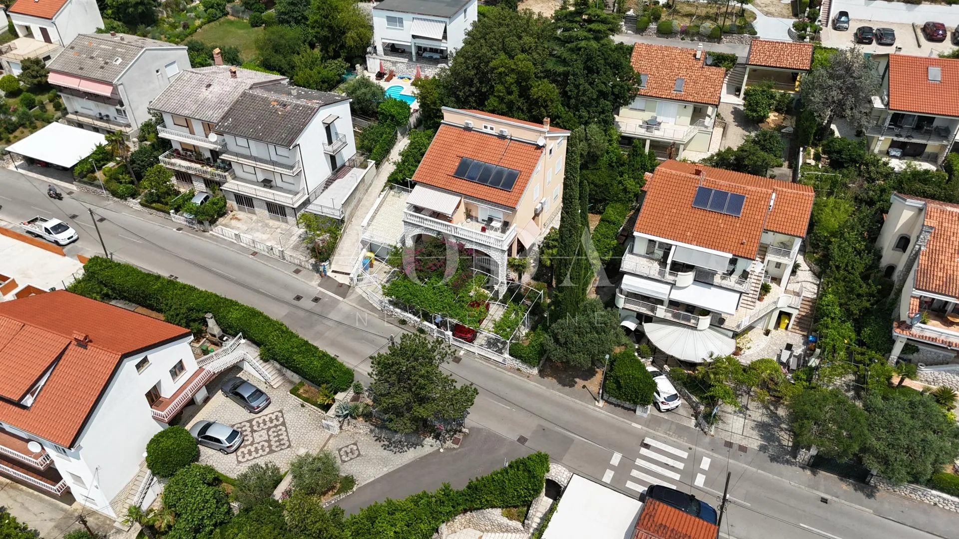prostrana kuća s 5 apartmana, 100 m od mora – idealna za turizam! - slika 3