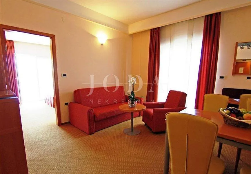 hotel na prodaju prvi red do mora - slika 17