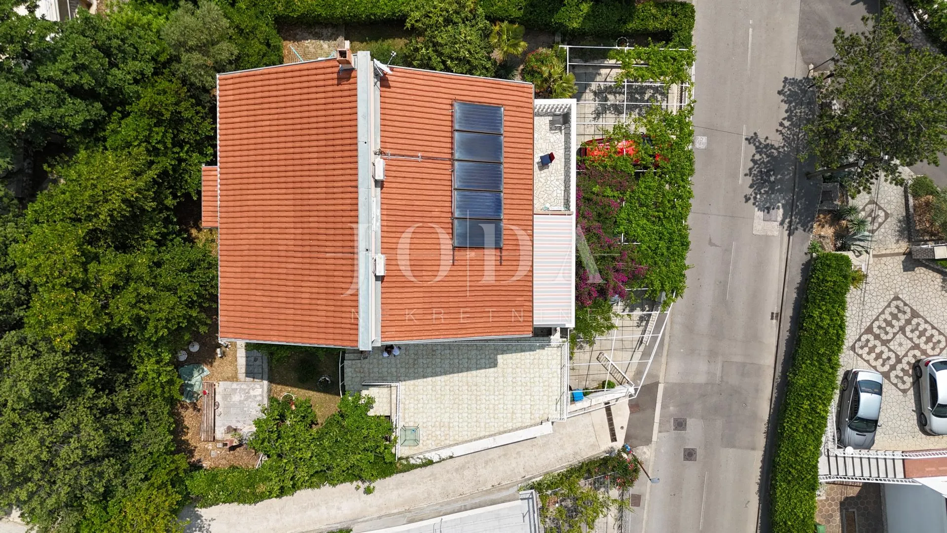 prostrana kuća s 5 apartmana, 100 m od mora – idealna za turizam! - slika 11