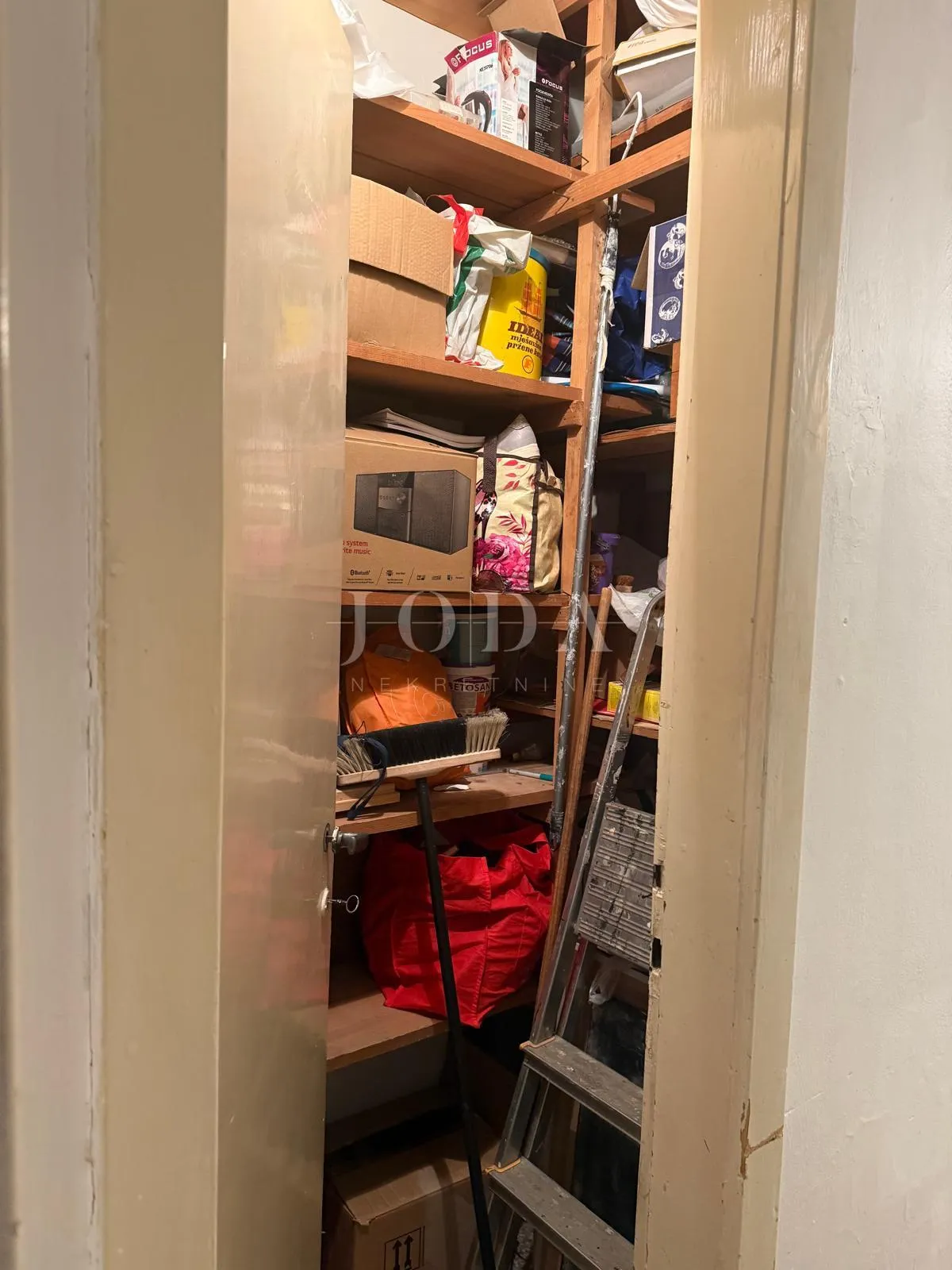 dvosobni stan 62 m² – stari grad rijeka, balkon i pogled, par minuta od korza - slika 8