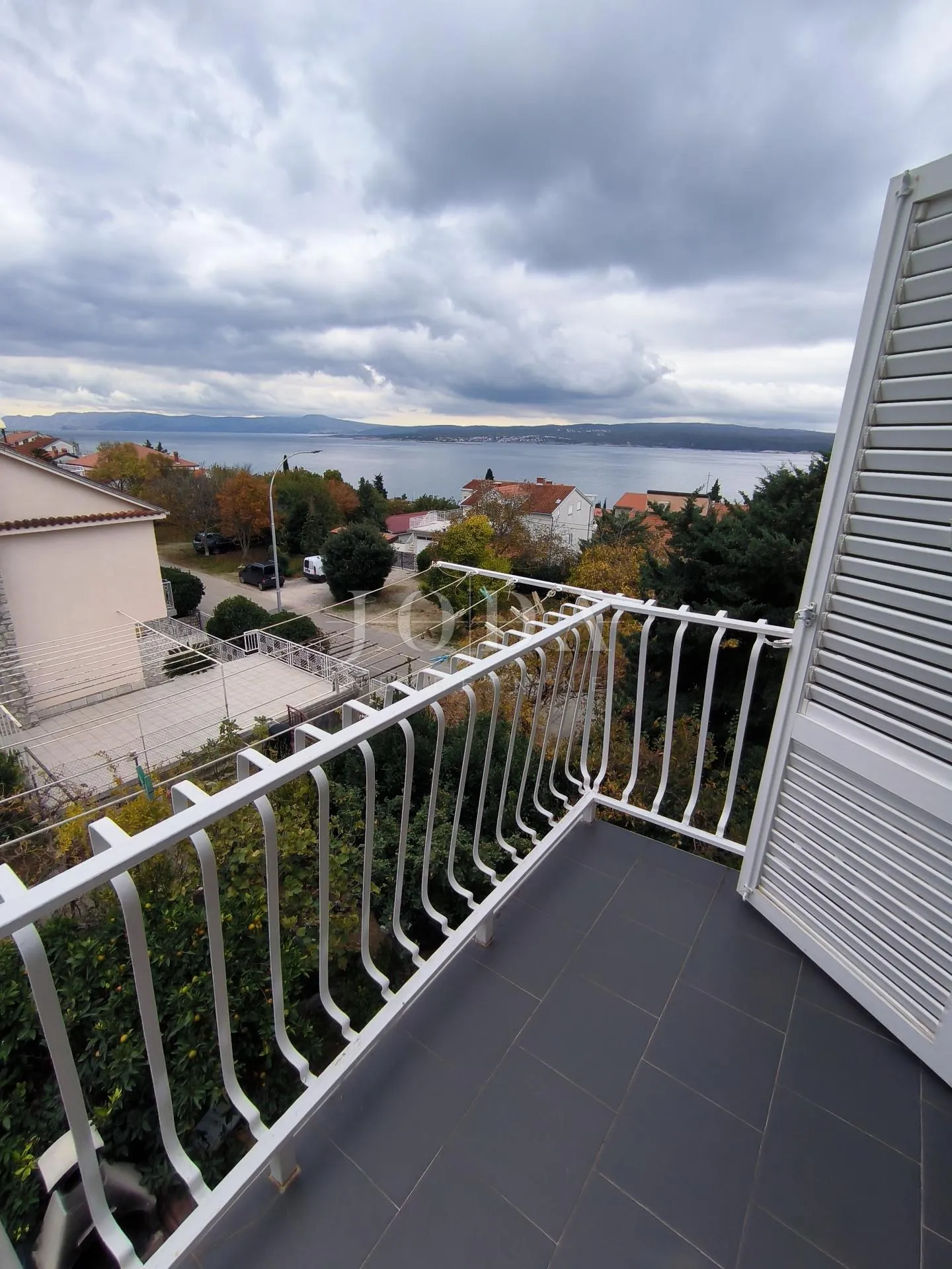 apartman blizu mora sa 2 balkona i otvorenim pogledom - slika 4