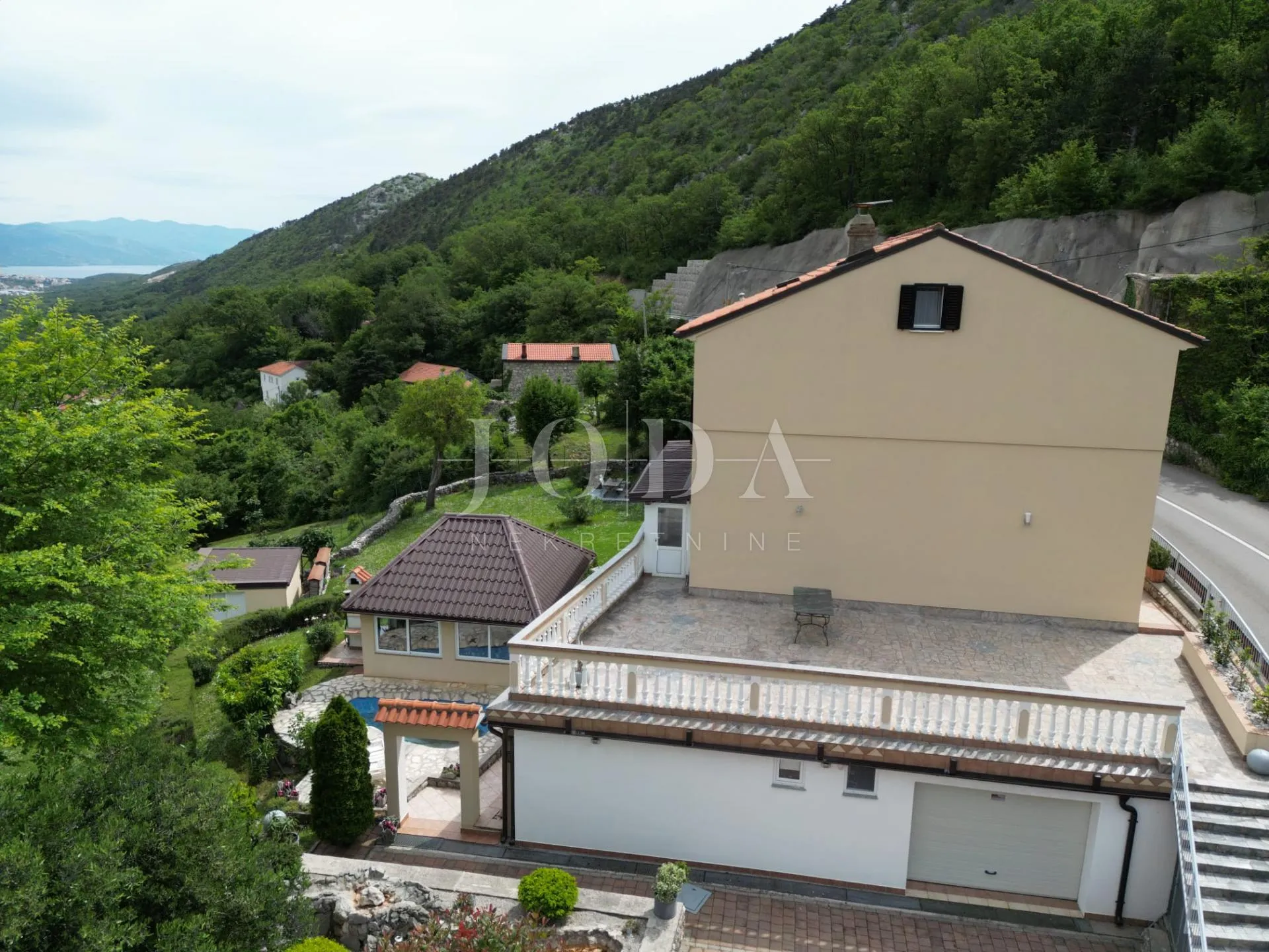 kuća sa 3000m2 zemljišta - slika 5