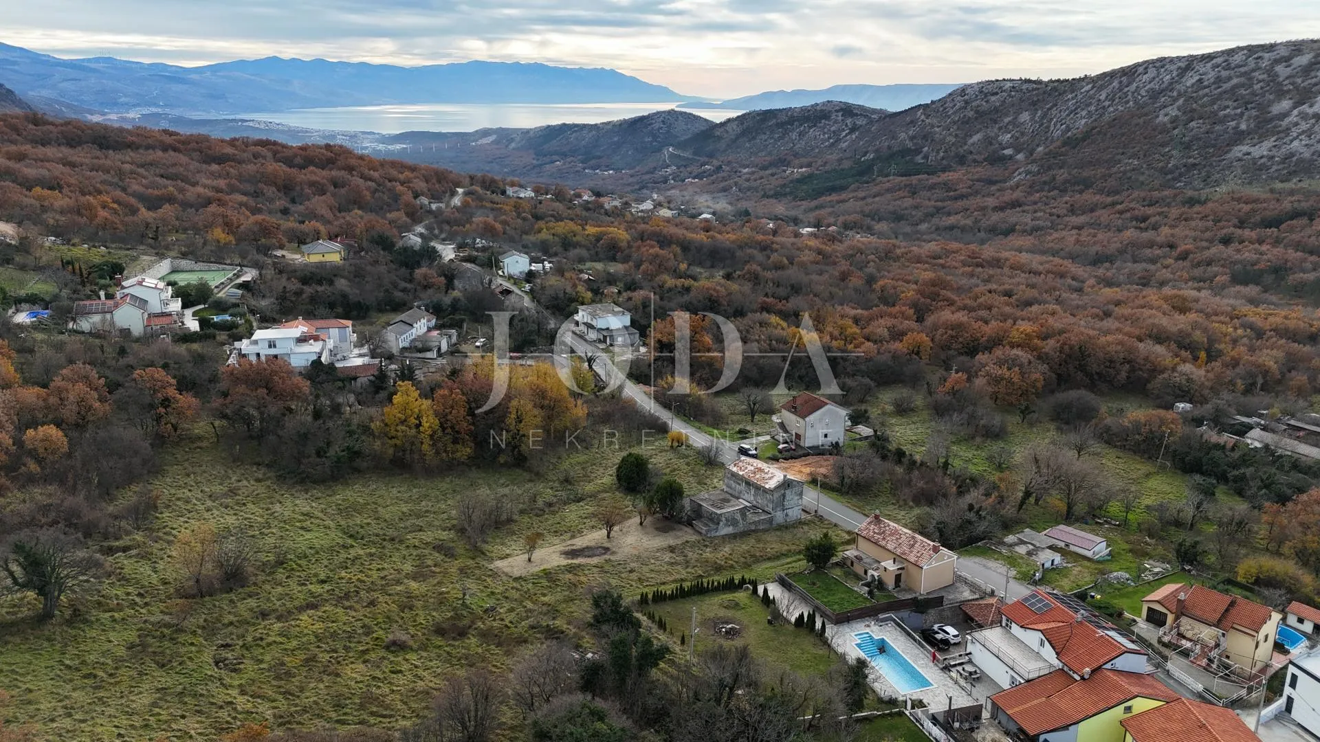 bribir – starija kuća s velikom okućnicom, garažom i dodatnim prostorima - slika 6