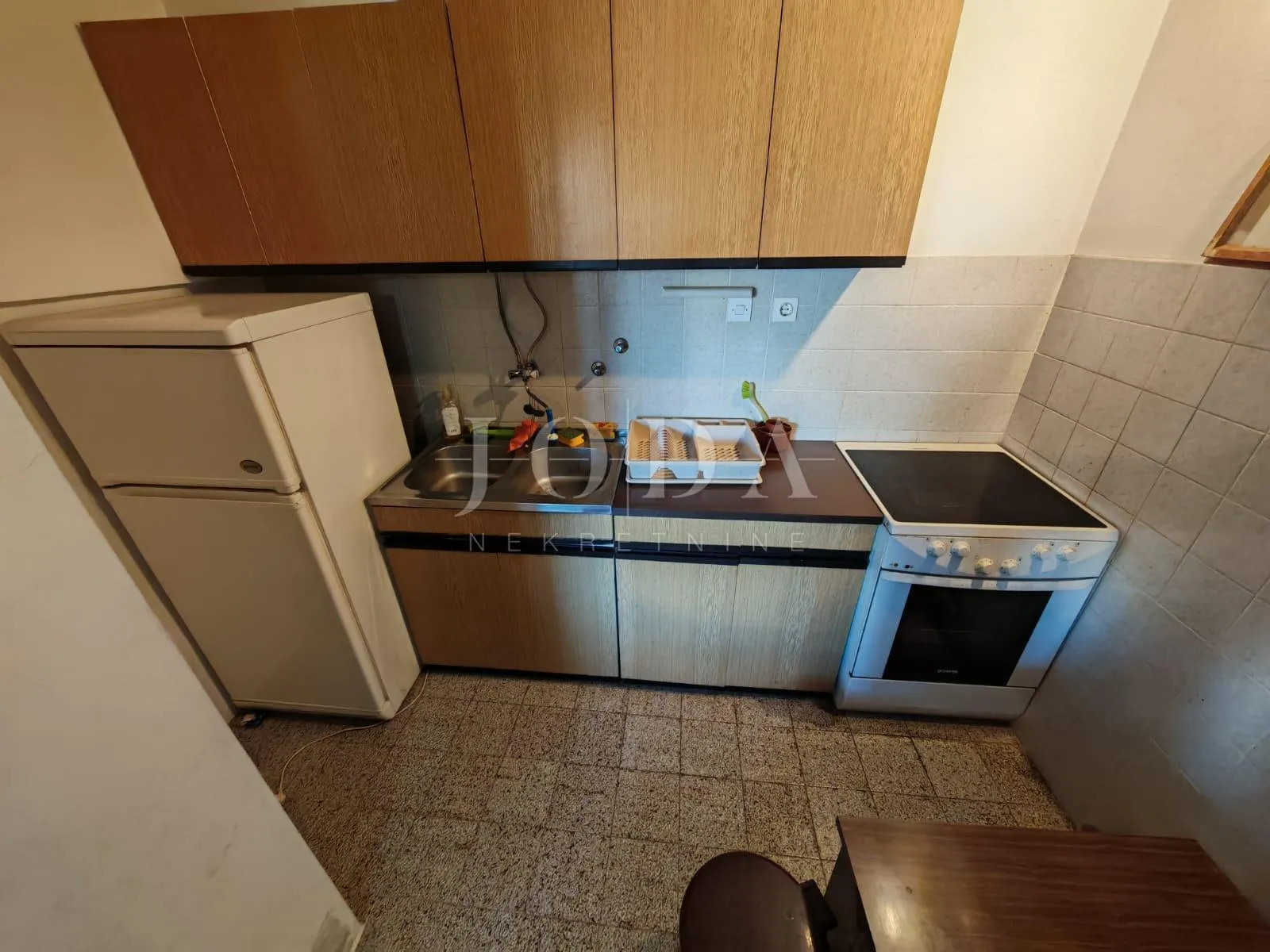 kuća sa 100m od mora sa 6 stambenih jedinica - slika 40