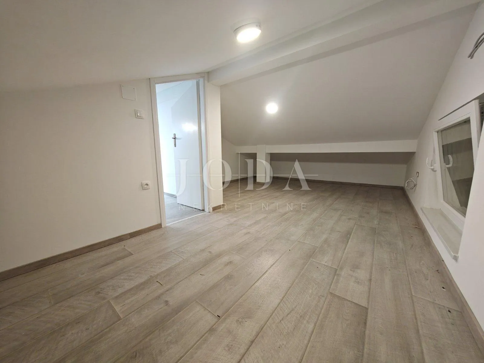 prostrani stan 200m od mora - slika 15