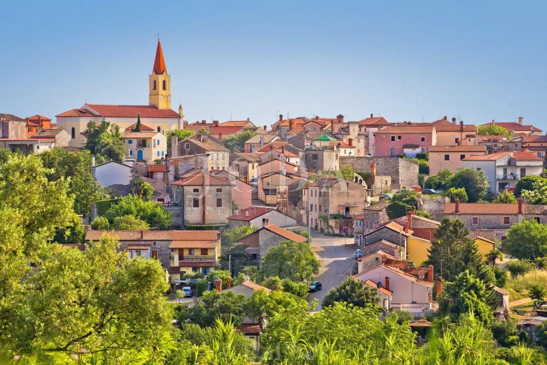 predivan stan u kamenoj kući top lokacija - slika 11