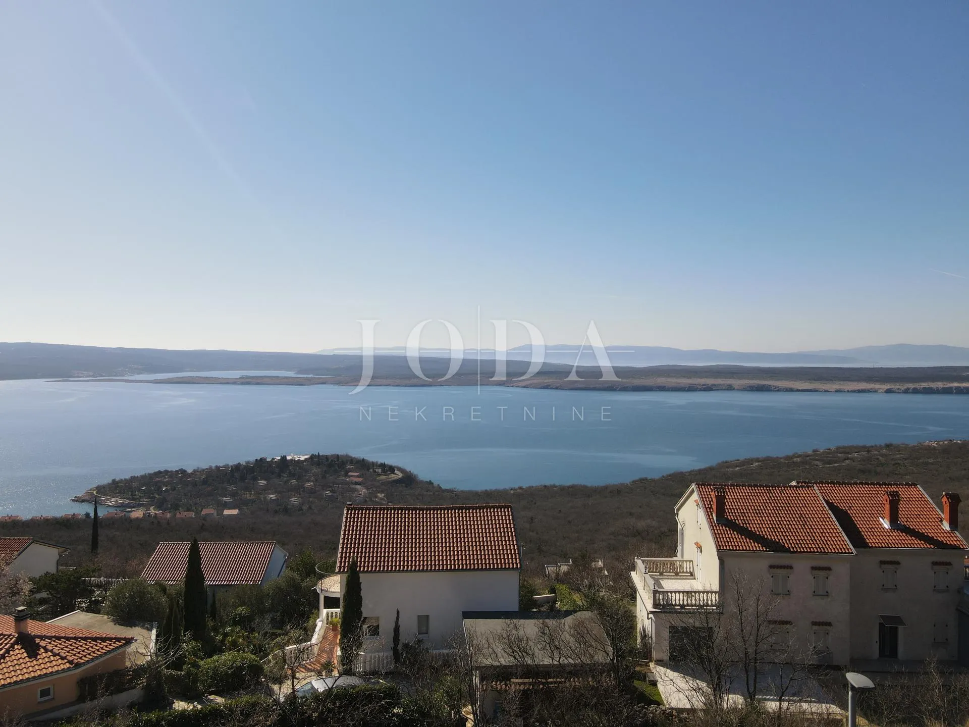 kuća sa 2 stana i panoramskim pogledom - slika 8