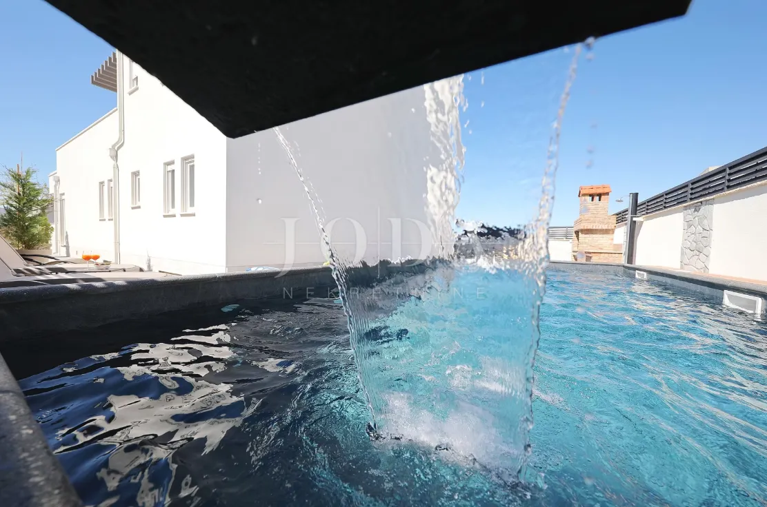 seline, starigrad - luksuzna villa s bazenom - slika 4