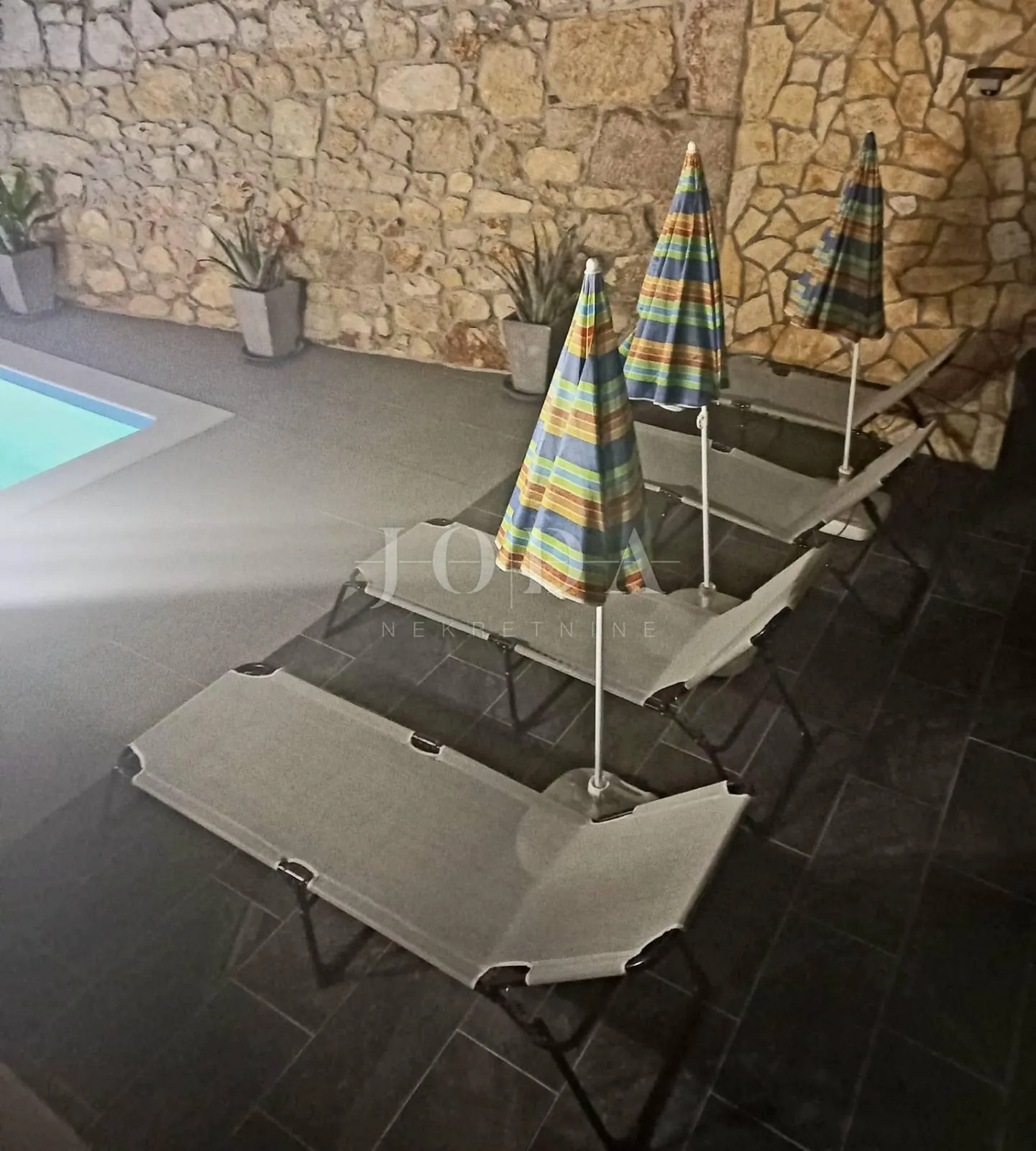bribir, apartmanska kuća sa bazeom na prostranoj okućnici - slika 27
