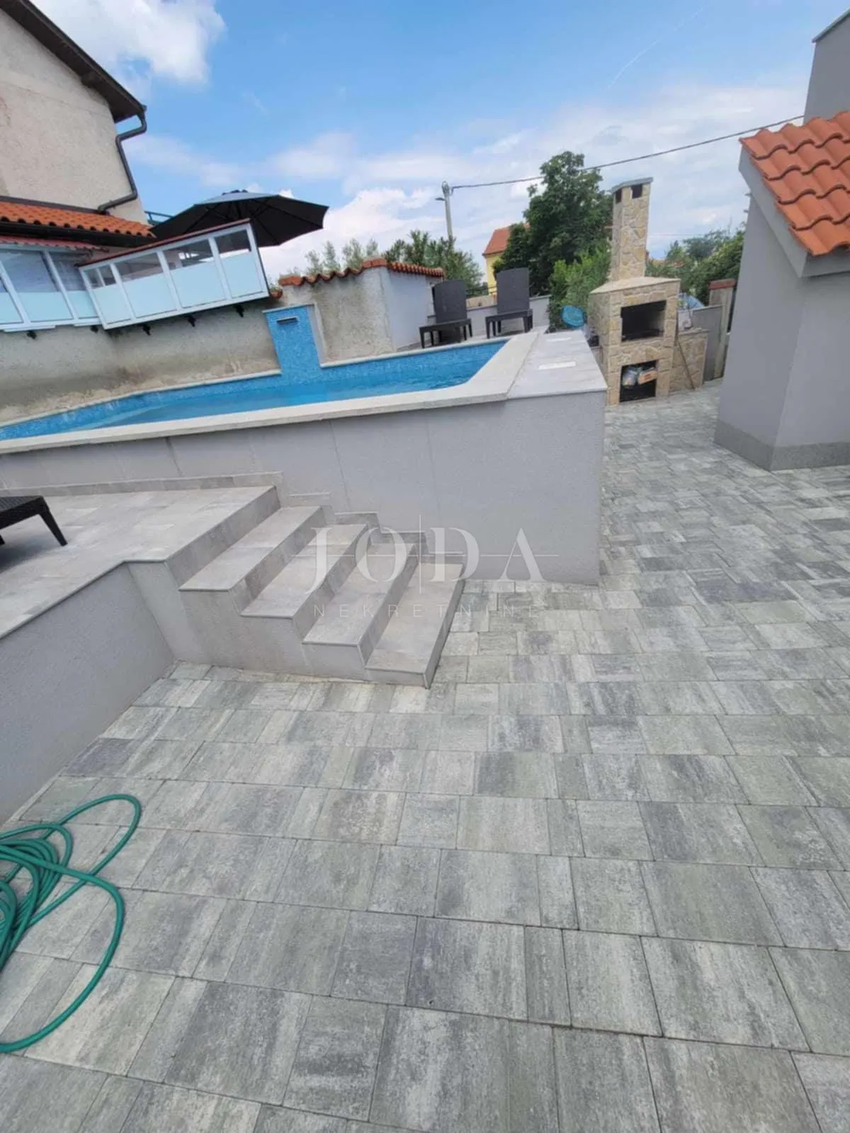 šilo kuća sa 3 apartmana - slika 12