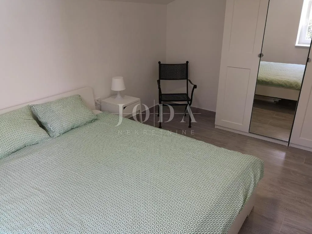 dramalj, novouređena kuća s pet apartmana i bazenom - slika 29