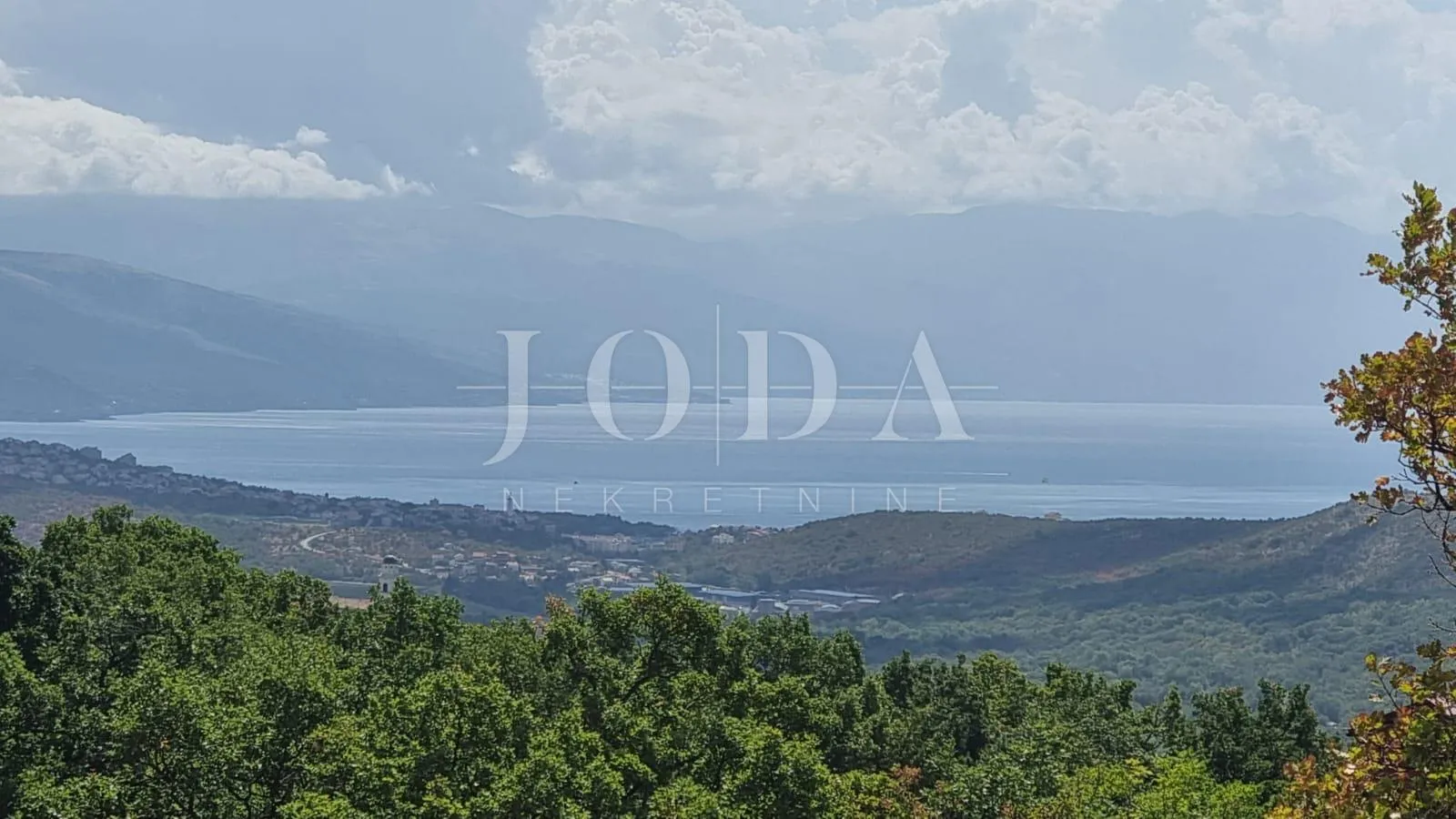 građevinsko zemljište 12000m2 u bribiru sa pogledom na more - slika 1
