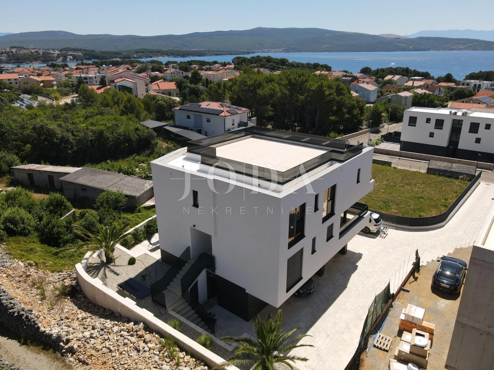 otok krk stan u novogradnji sa bazenom konobom i okućnicom - slika 10
