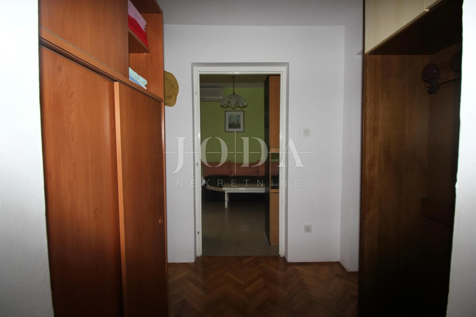 klenovica, kuća sa tri stambene jedinice - slika 16