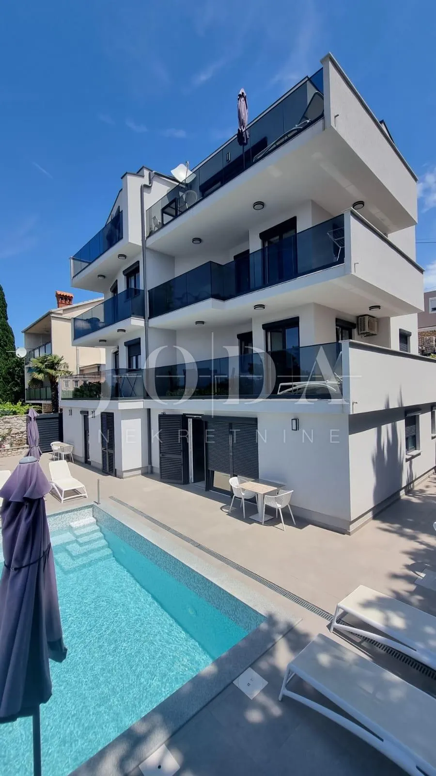 crikvenica, kuća sa osam apartmana - slika 3