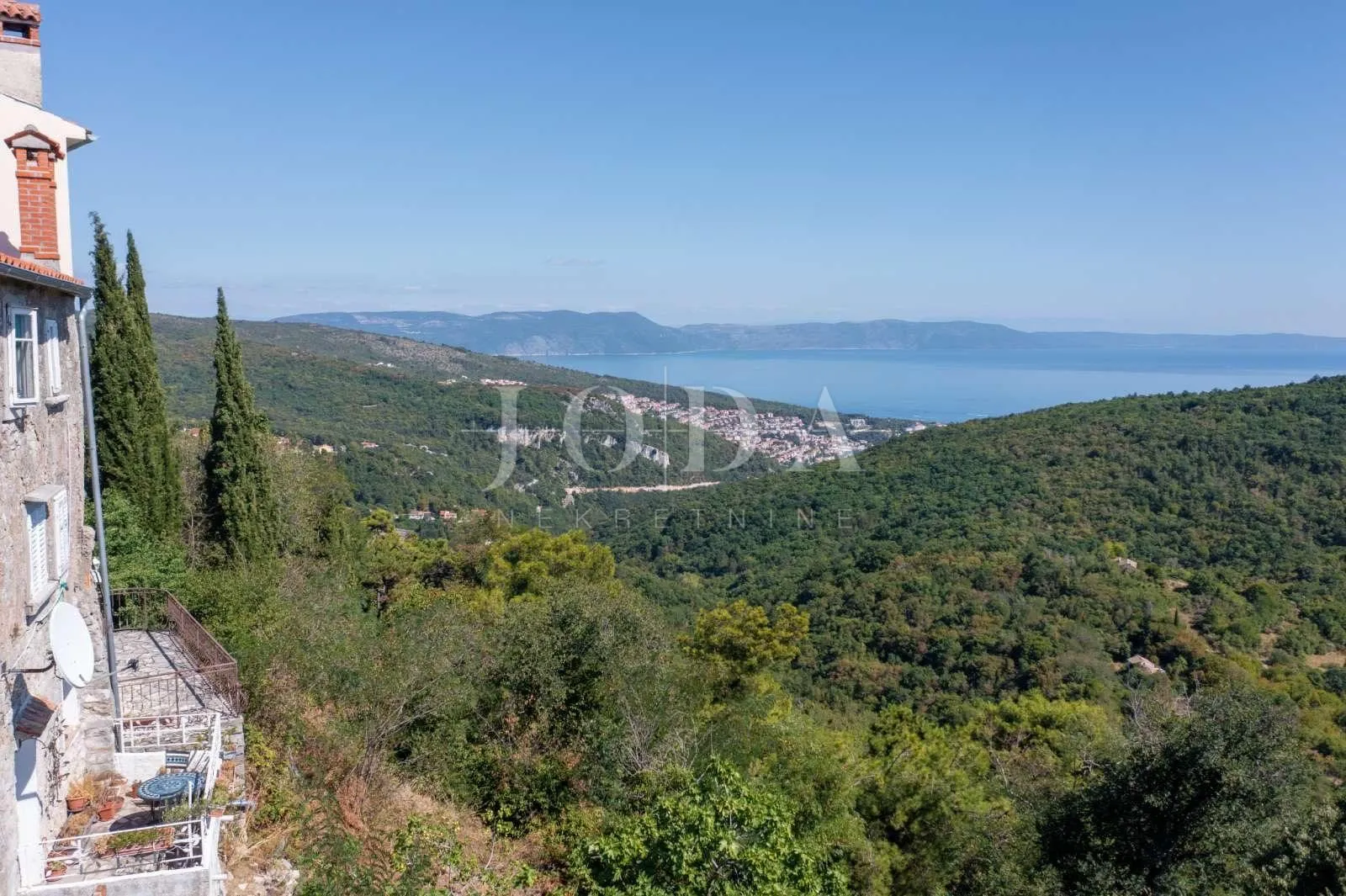 labin, kuća sa očaravajućim pogledom na more, projektom i građevinskom dozvolom za gradnju hotela - slika 3