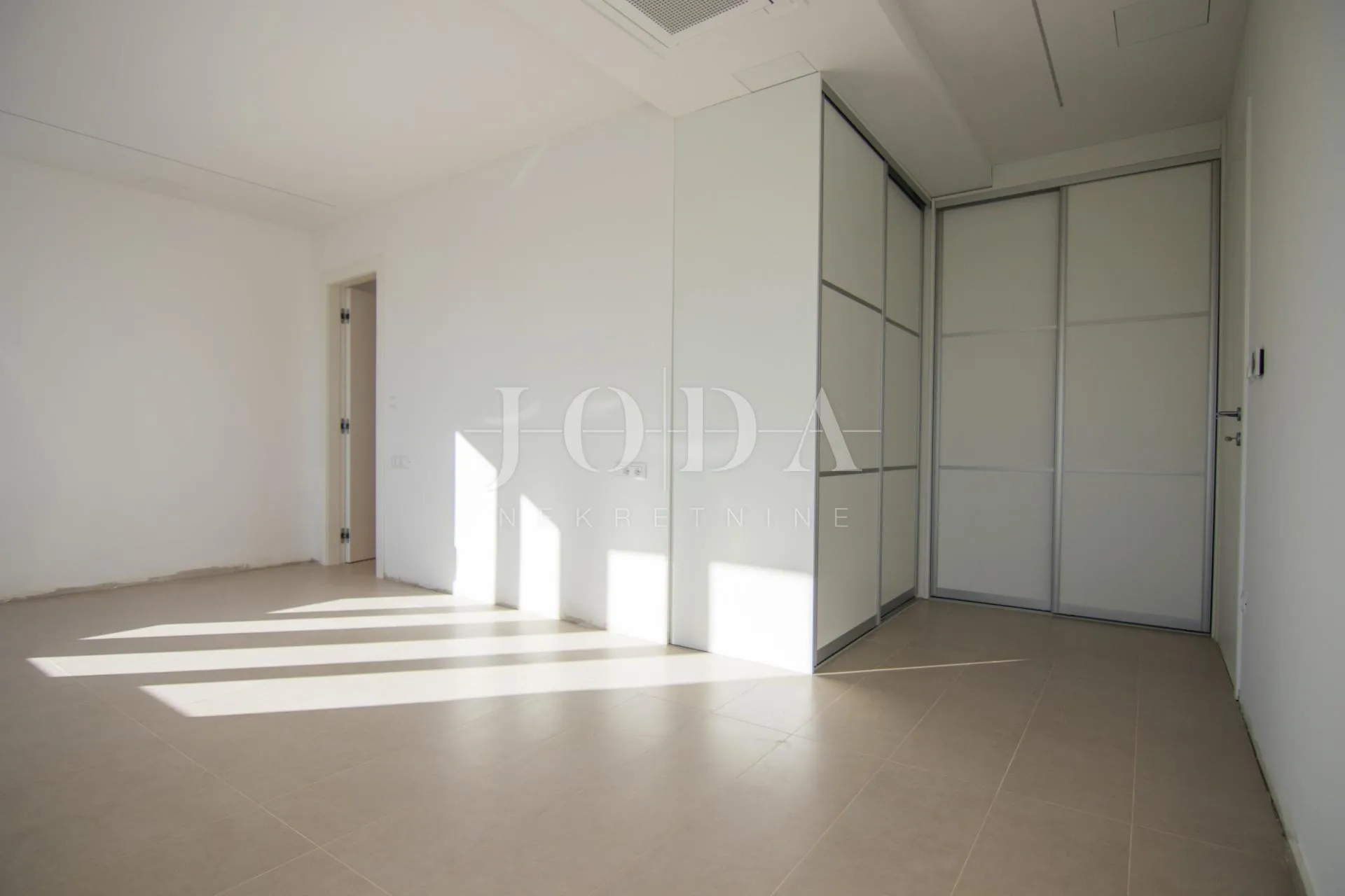 krk, moderna villa sa bazenom - slika 26