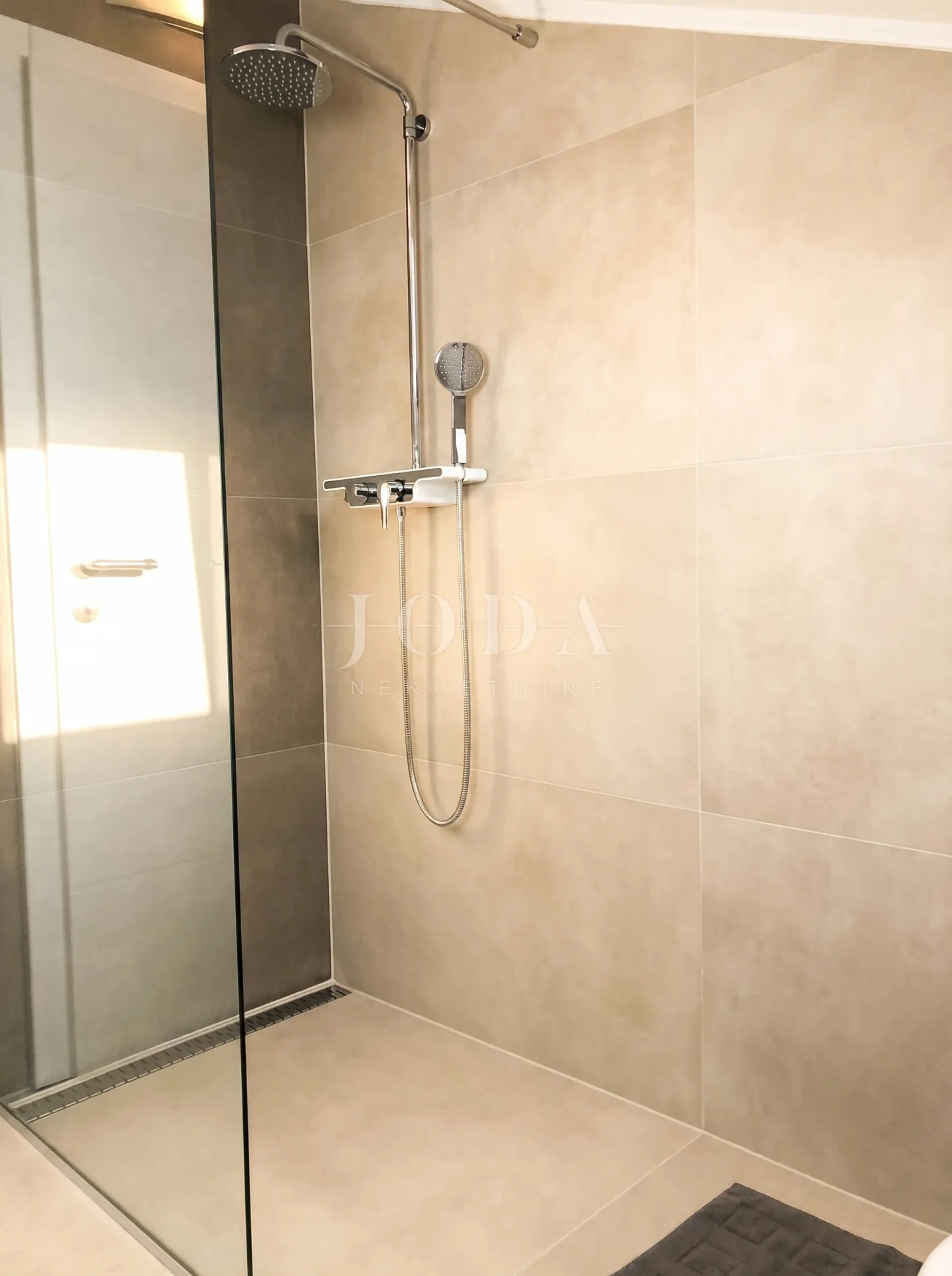 apartmanska vila sa 8 apartmana - slika 25