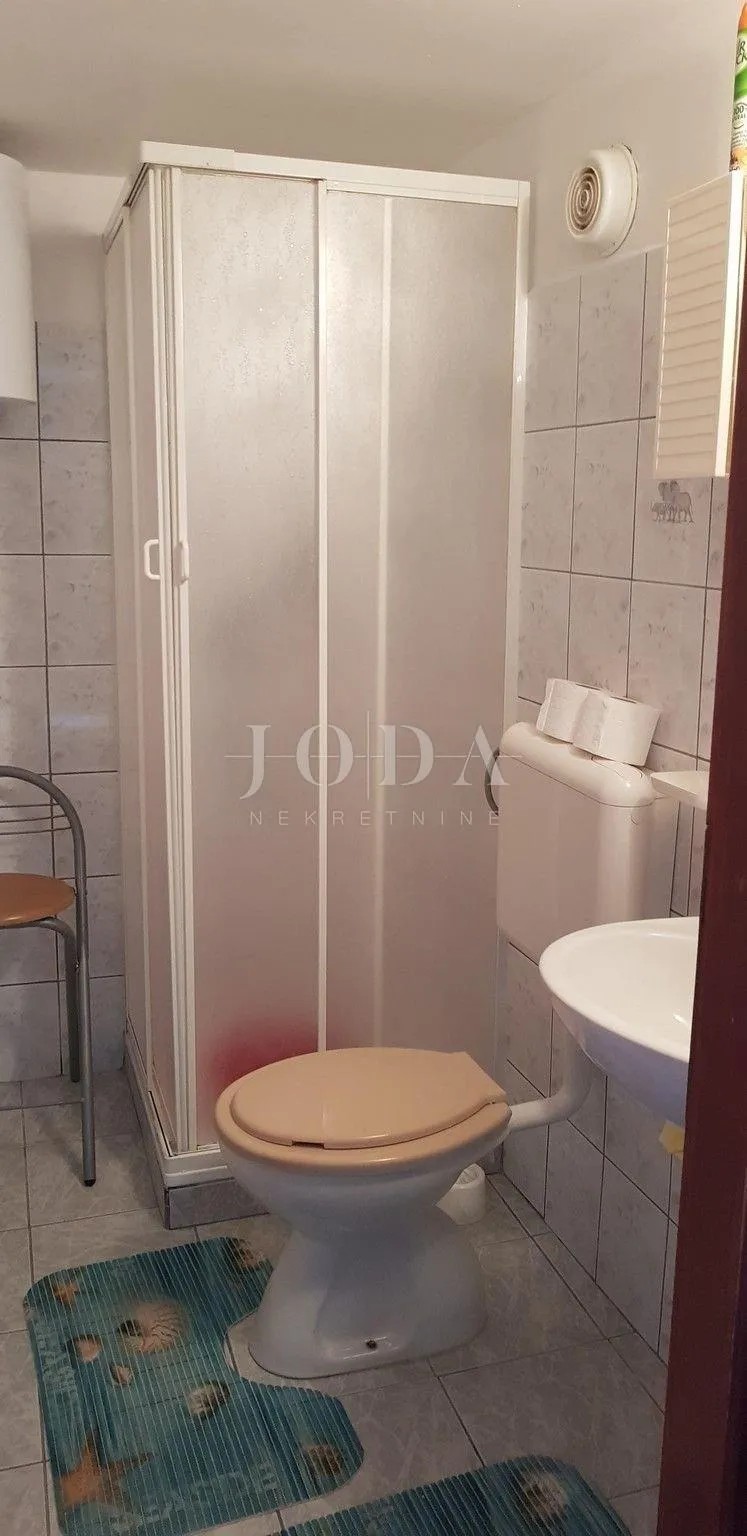 jadranovo kuća sa tri stana - slika 15