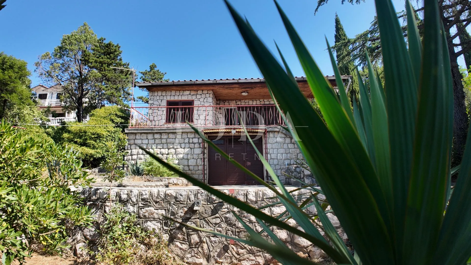kuća na parceli od 1058m2 100m od mora - slika 5