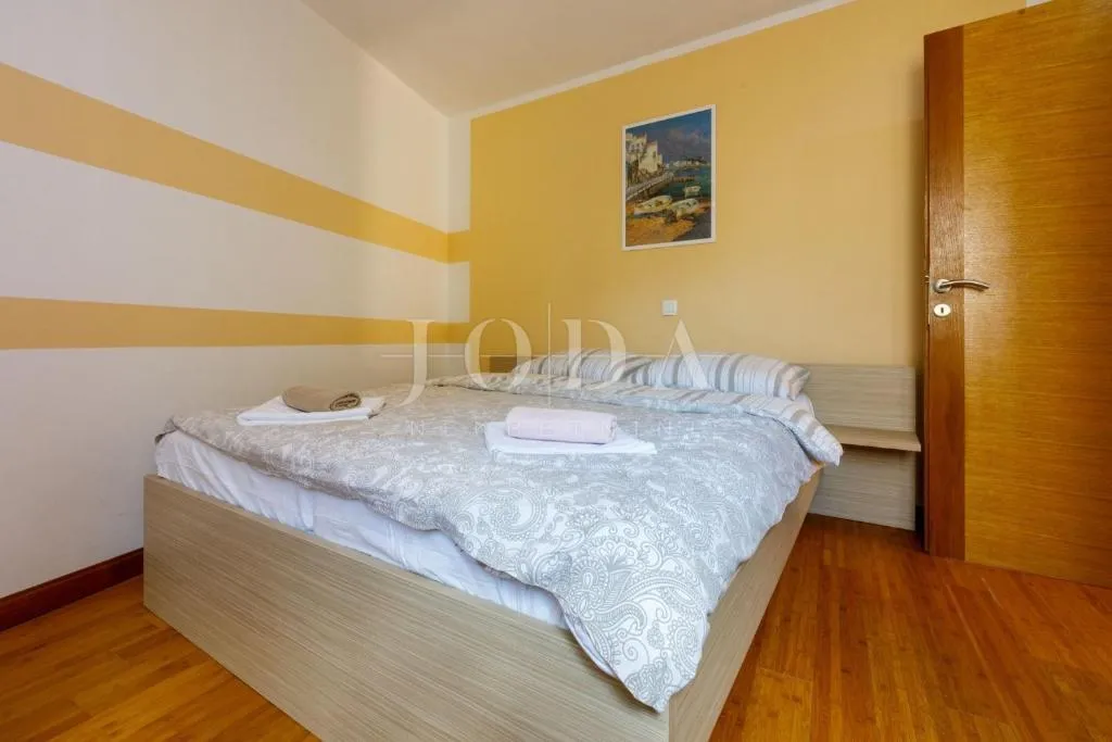 kuća s bazenom na prodaju u bribiru – 4 spavaće sobe, kamin, okućnica, parking | kvarner - slika 23
